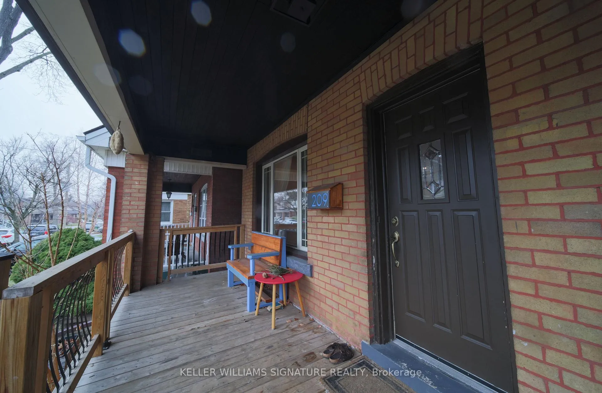 Photo 4 of 209 Balmoral Avenue S, Hamilton, Delta — HOMEH