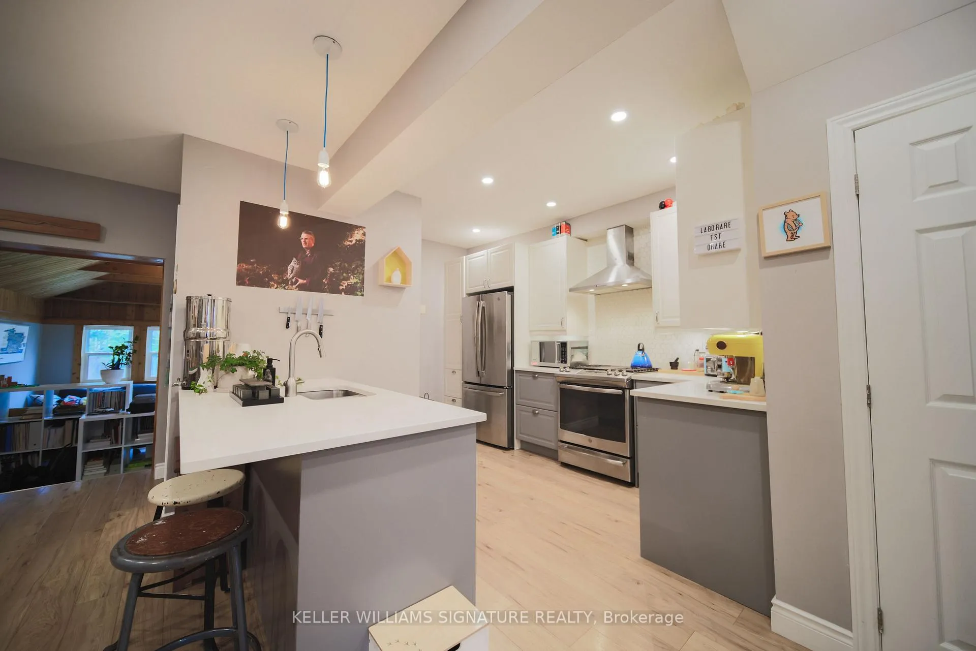 Photo 12 of 209 Balmoral Avenue S, Hamilton, Delta — HOMEH