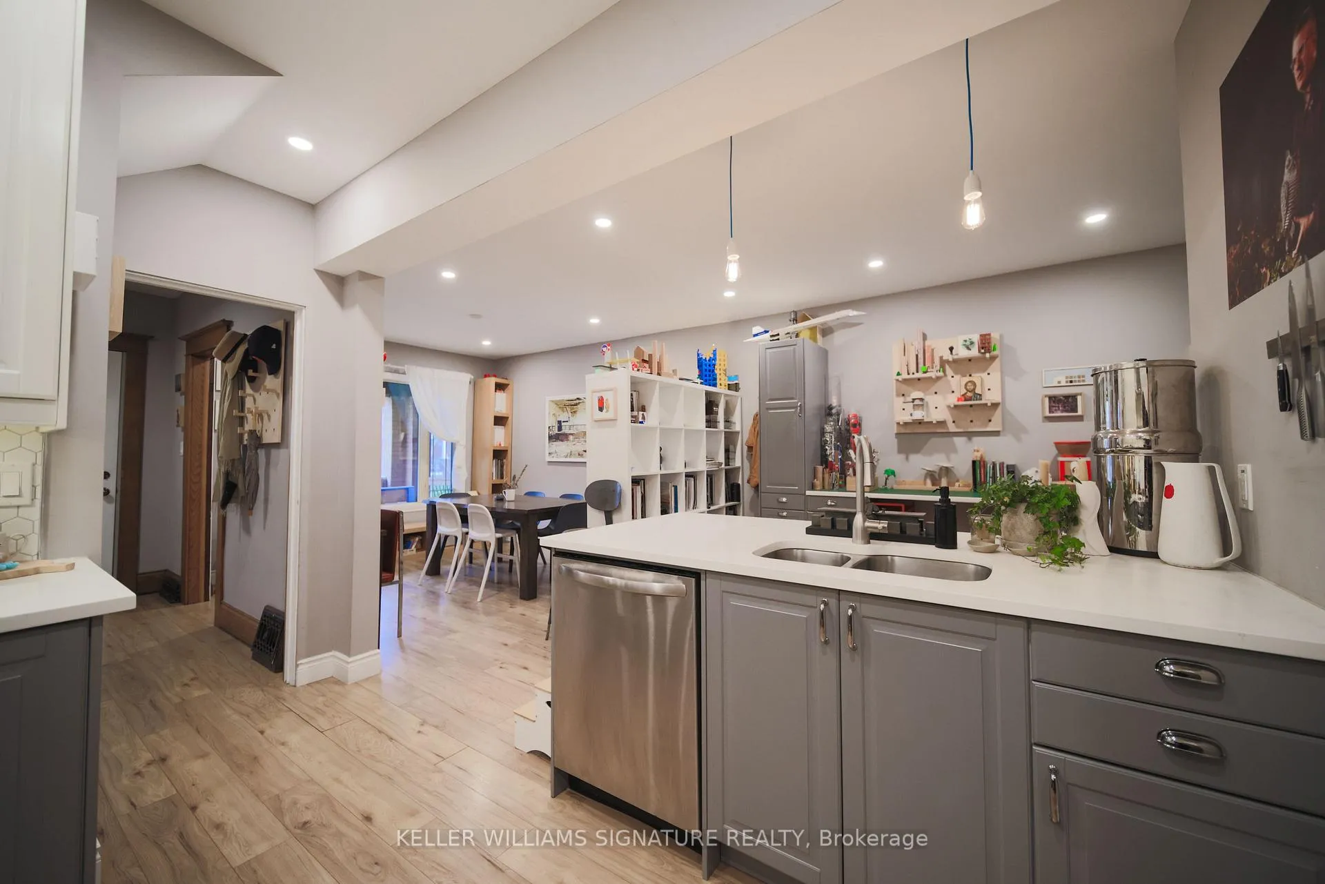 Photo 15 of 209 Balmoral Avenue S, Hamilton, Delta — HOMEH