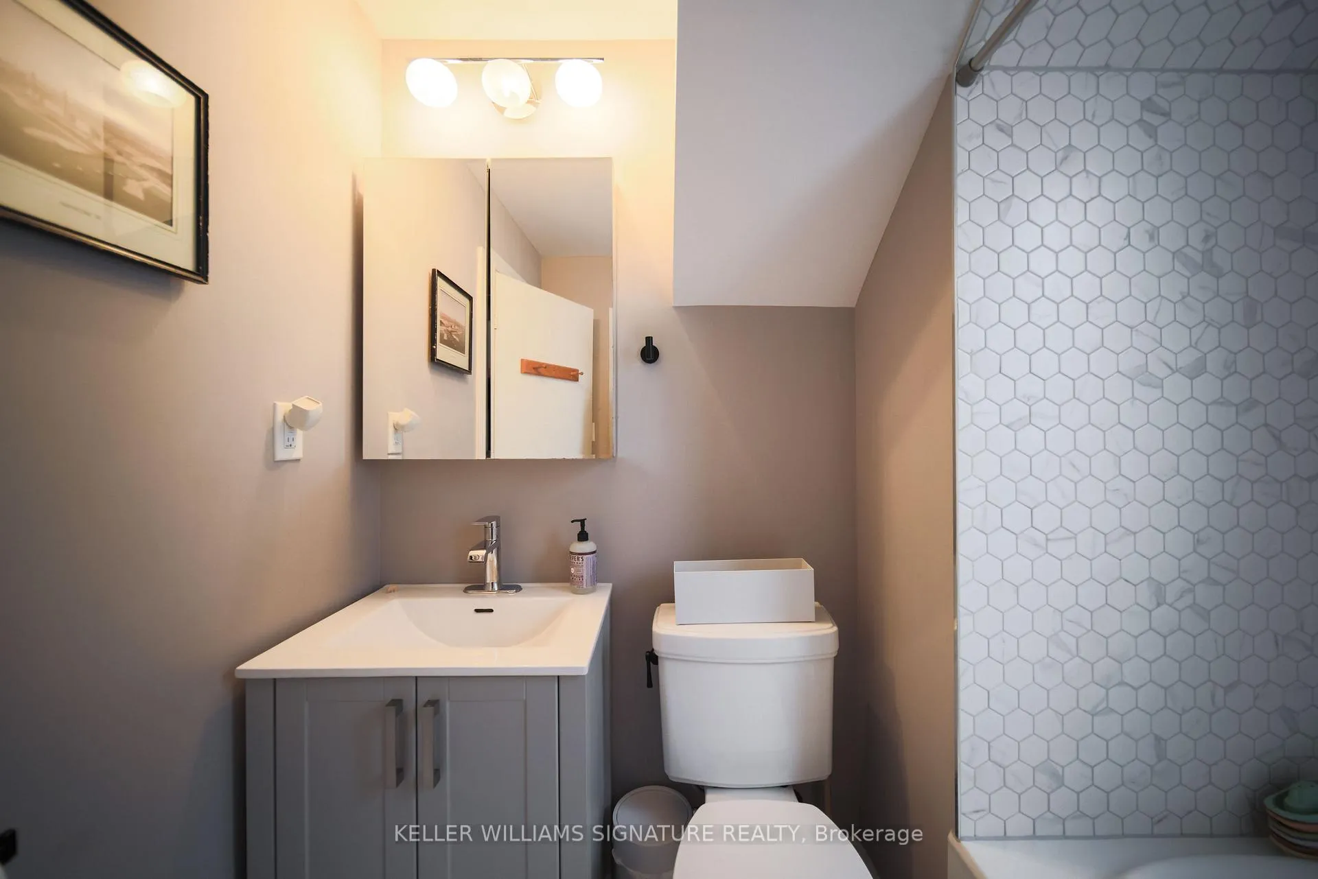 Photo 33 of 209 Balmoral Avenue S, Hamilton, Delta — HOMEH