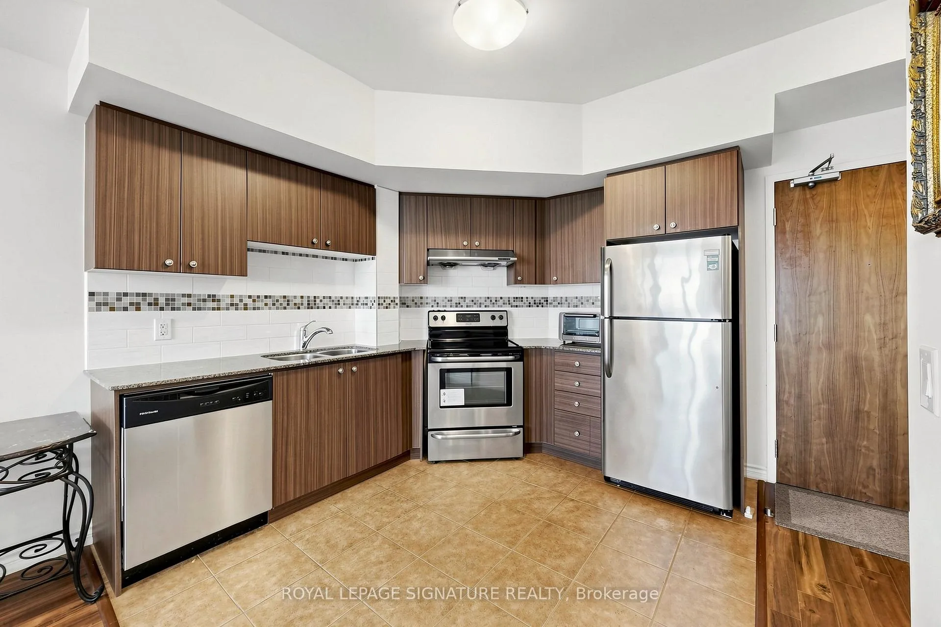 Photo 8 of Unit 816, 8323 Kennedy Road, Markham, Village Green-South Unionville — HOMEH