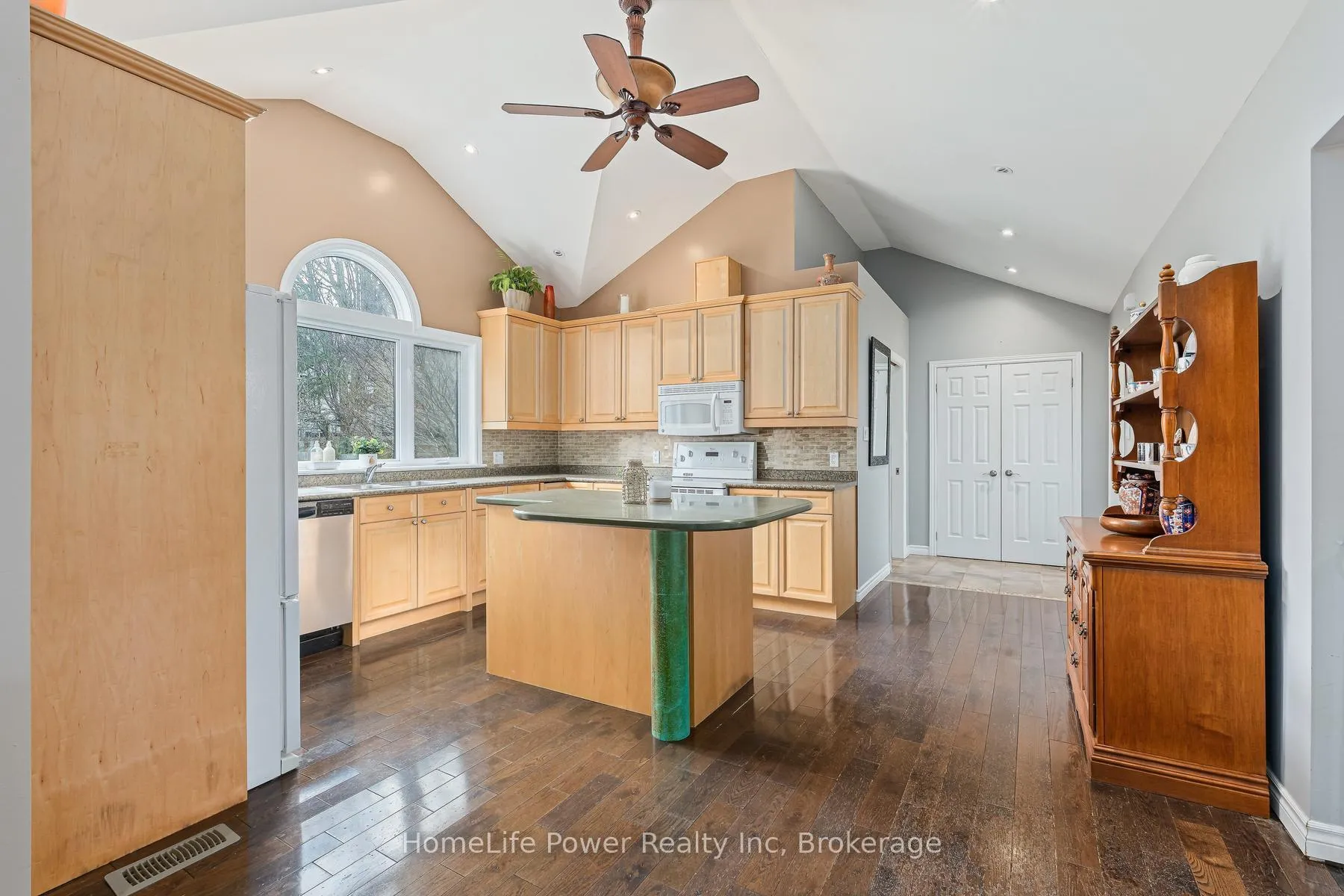 Photo 6 of 14 Erin Street, Halton Hills, Glen Williams — HOMEH