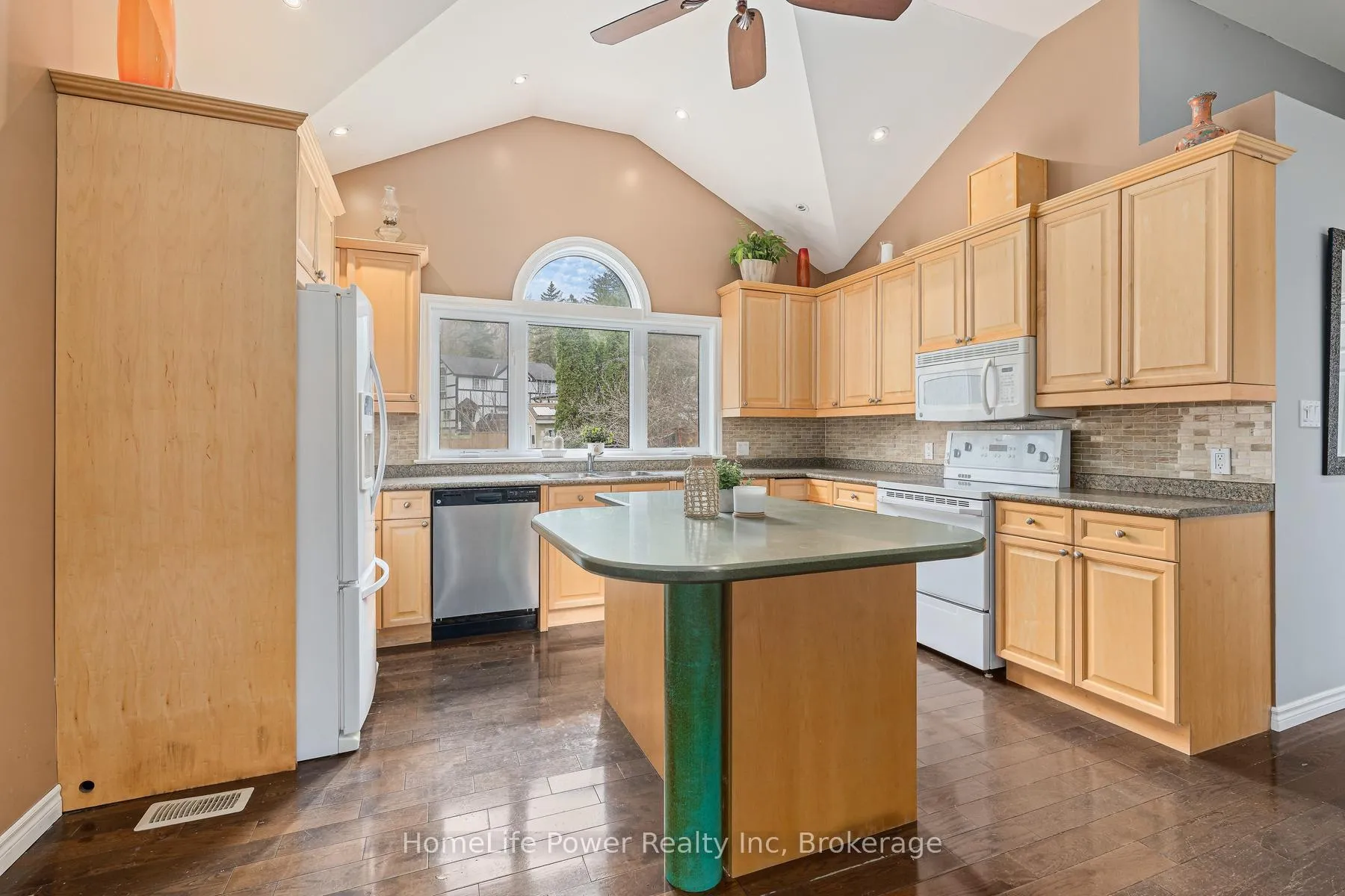 Photo 7 of 14 Erin Street, Halton Hills, Glen Williams — HOMEH