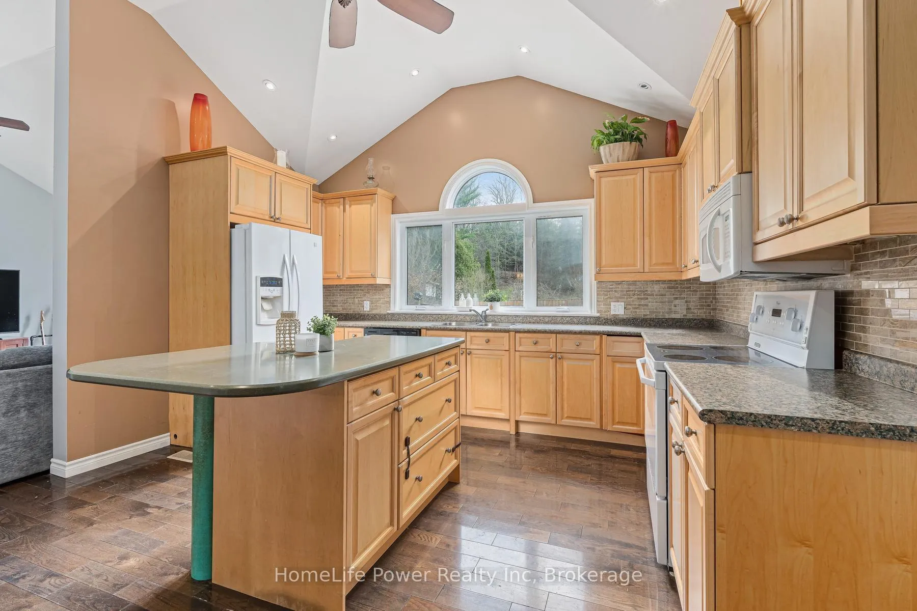 Photo 8 of 14 Erin Street, Halton Hills, Glen Williams — HOMEH