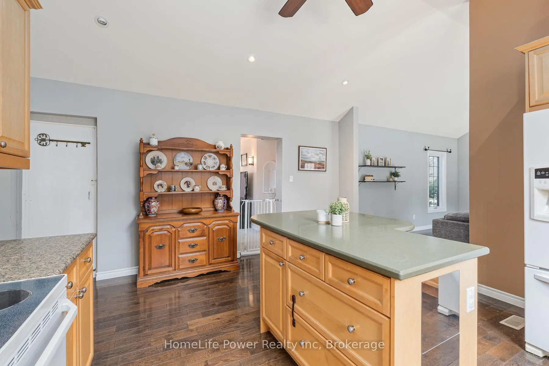 Photo 9 of 14 Erin Street, Halton Hills, Glen Williams — HOMEH