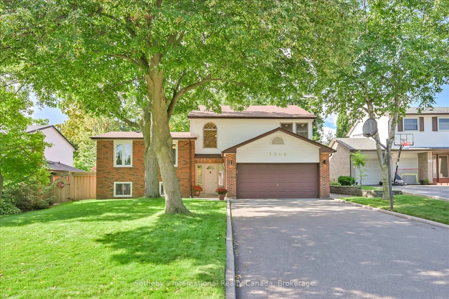 Front of 1248 Landfair Crescent