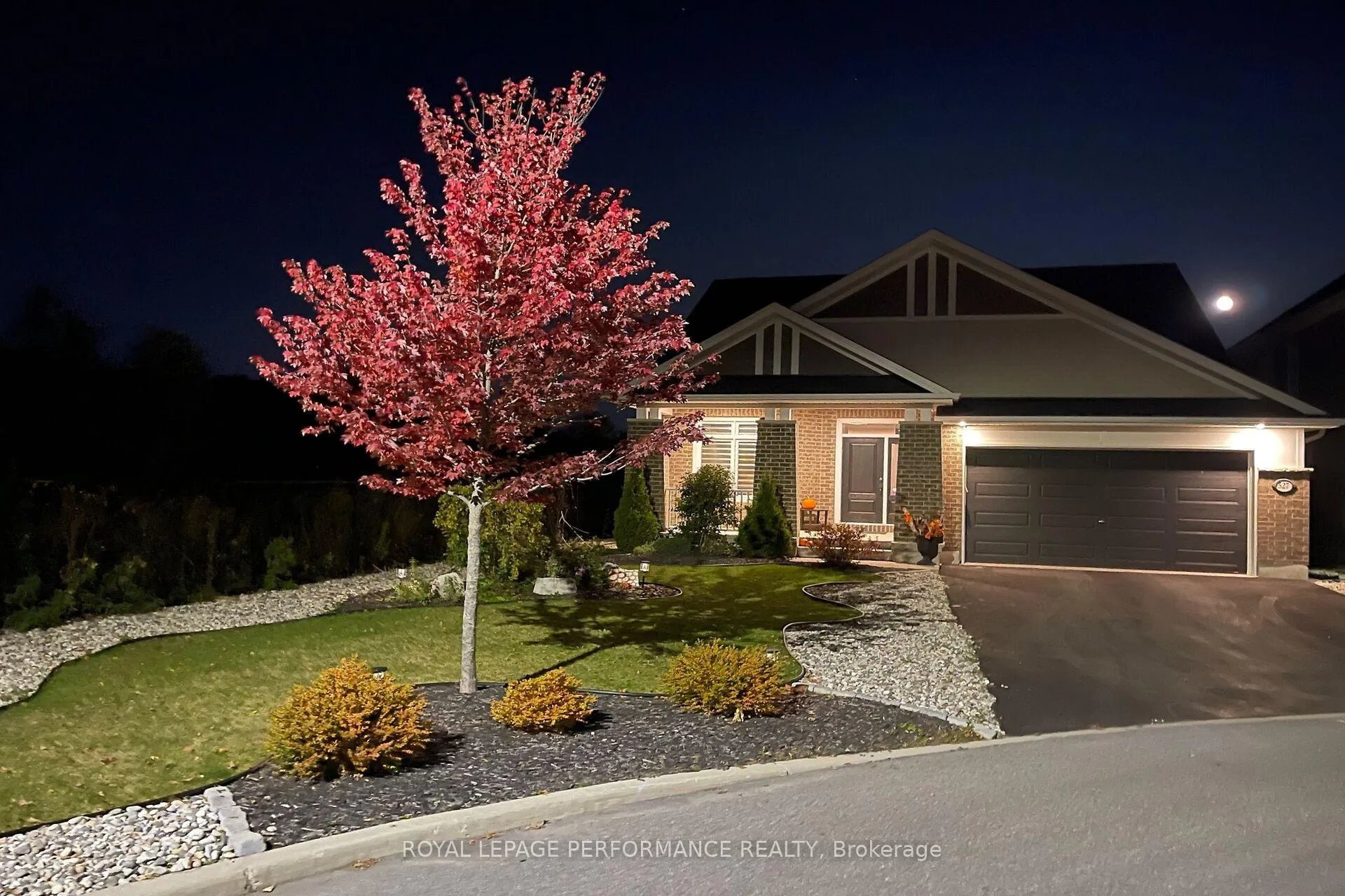 Photo 3 of 527 Silverbell Crescent, Ottawa, Blossom Park/Kemp Park/Findlay Creek — HOMEH