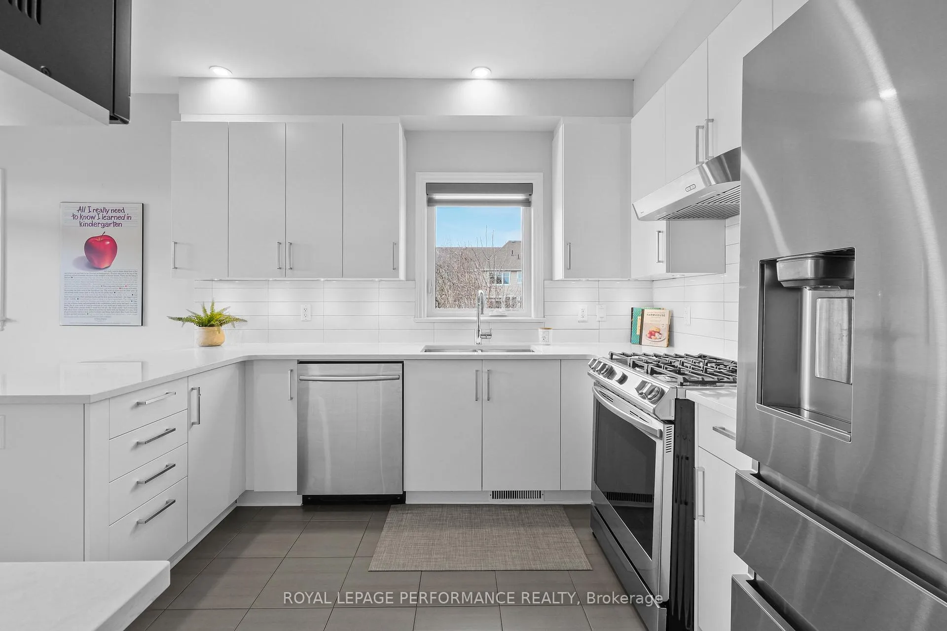 Photo 10 of 527 Silverbell Crescent, Ottawa, Blossom Park/Kemp Park/Findlay Creek — HOMEH