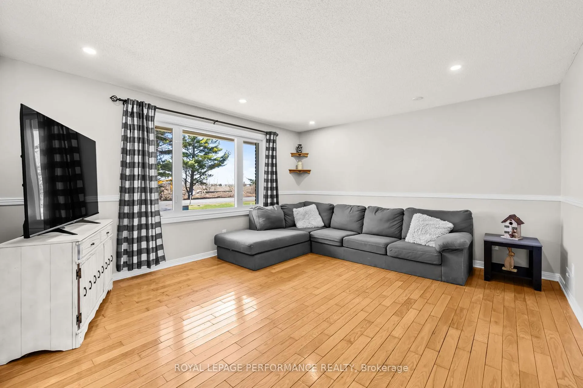 Photo 10 of 1547 St Jacques Road, Russell, Russell Twp — HOMEH