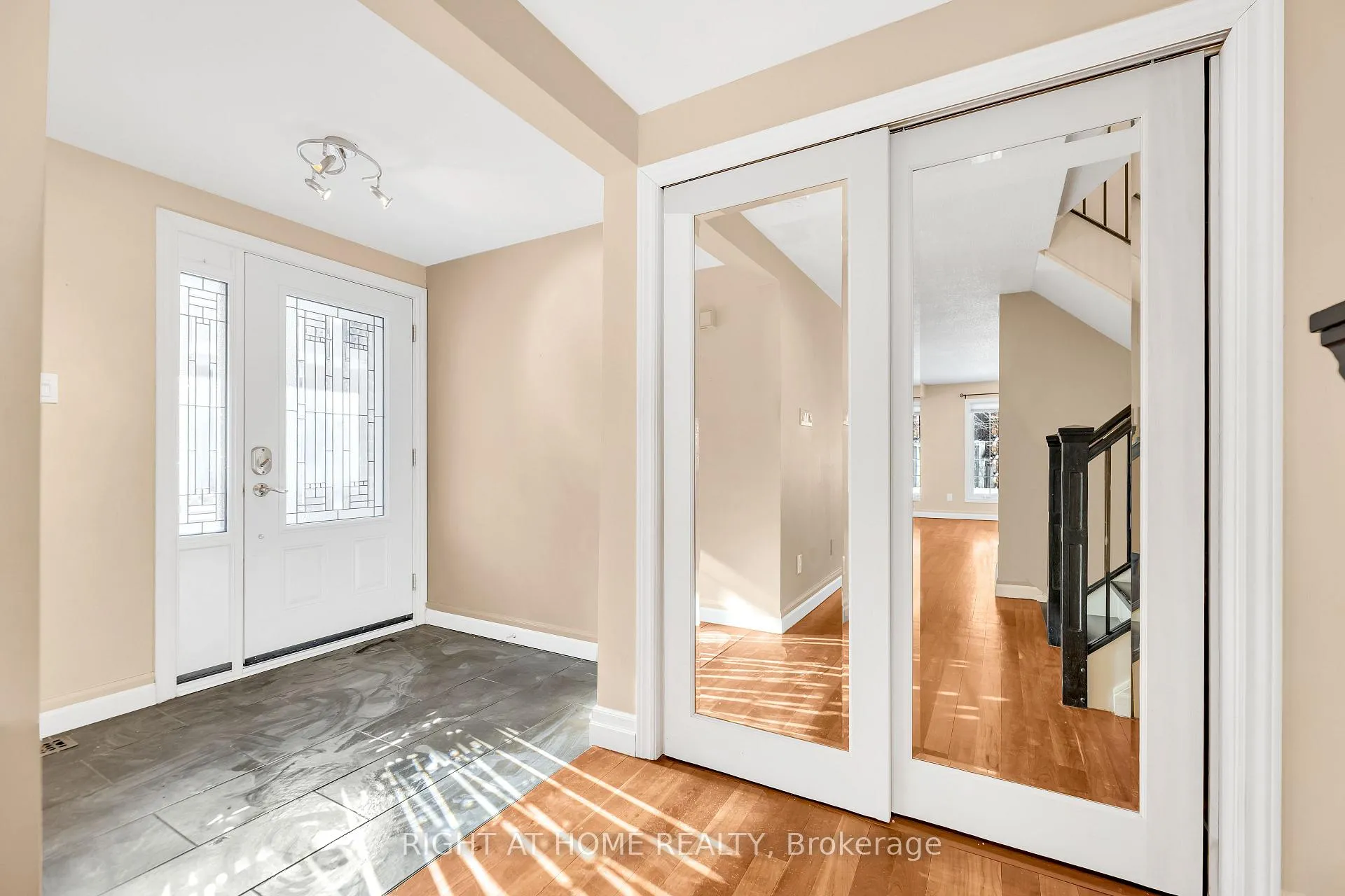 Photo 11 of Unit 3, 104 Woodlawn Road E, Guelph, Victoria North — HOMEH