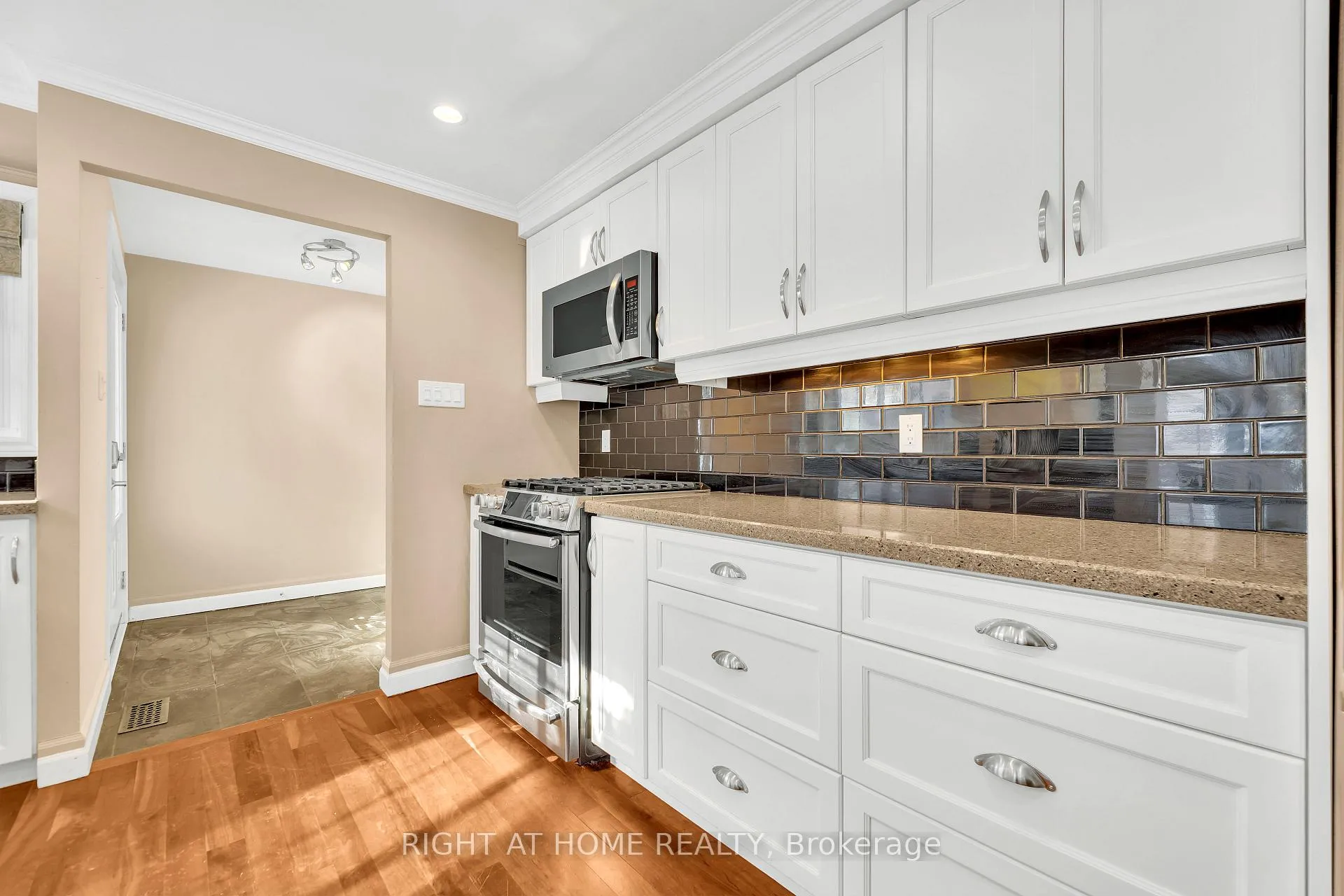 Photo 18 of Unit 3, 104 Woodlawn Road E, Guelph, Victoria North — HOMEH