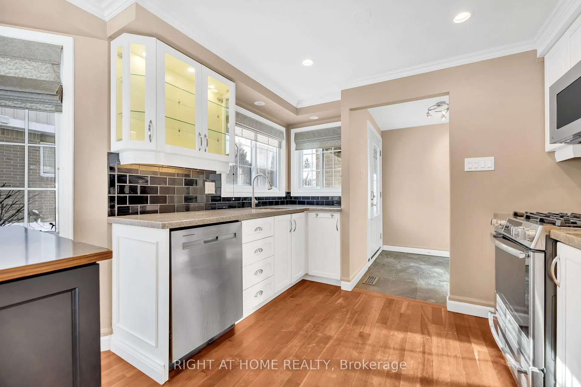 Photo 20 of Unit 3, 104 Woodlawn Road E, Guelph, Victoria North — HOMEH