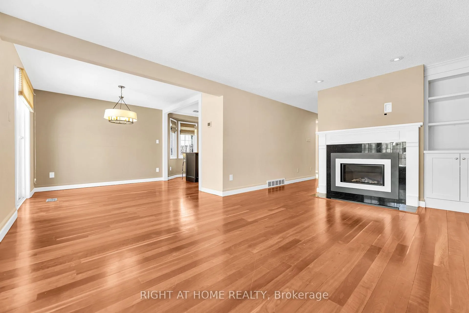 Photo 23 of Unit 3, 104 Woodlawn Road E, Guelph, Victoria North — HOMEH