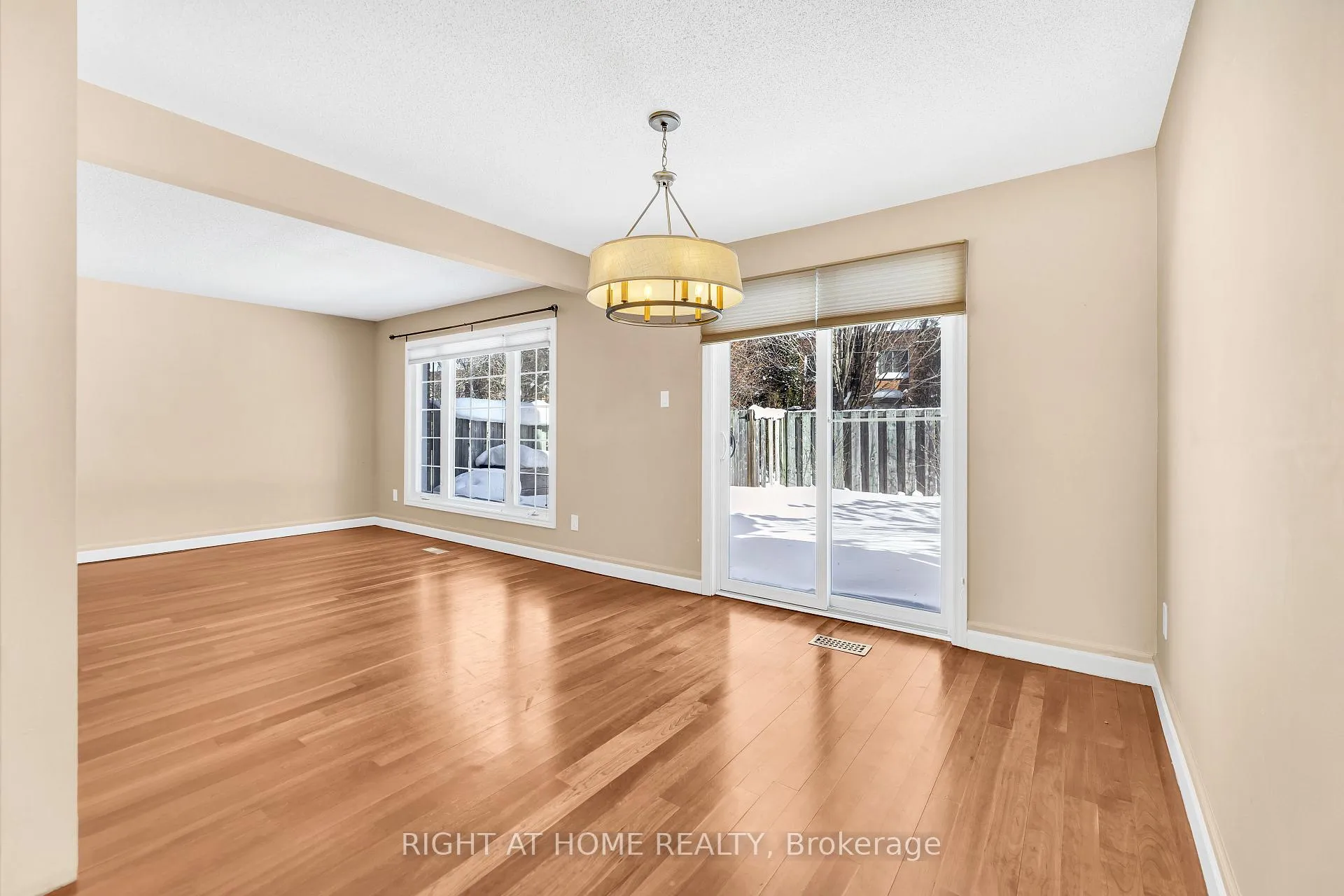 Photo 26 of Unit 3, 104 Woodlawn Road E, Guelph, Victoria North — HOMEH
