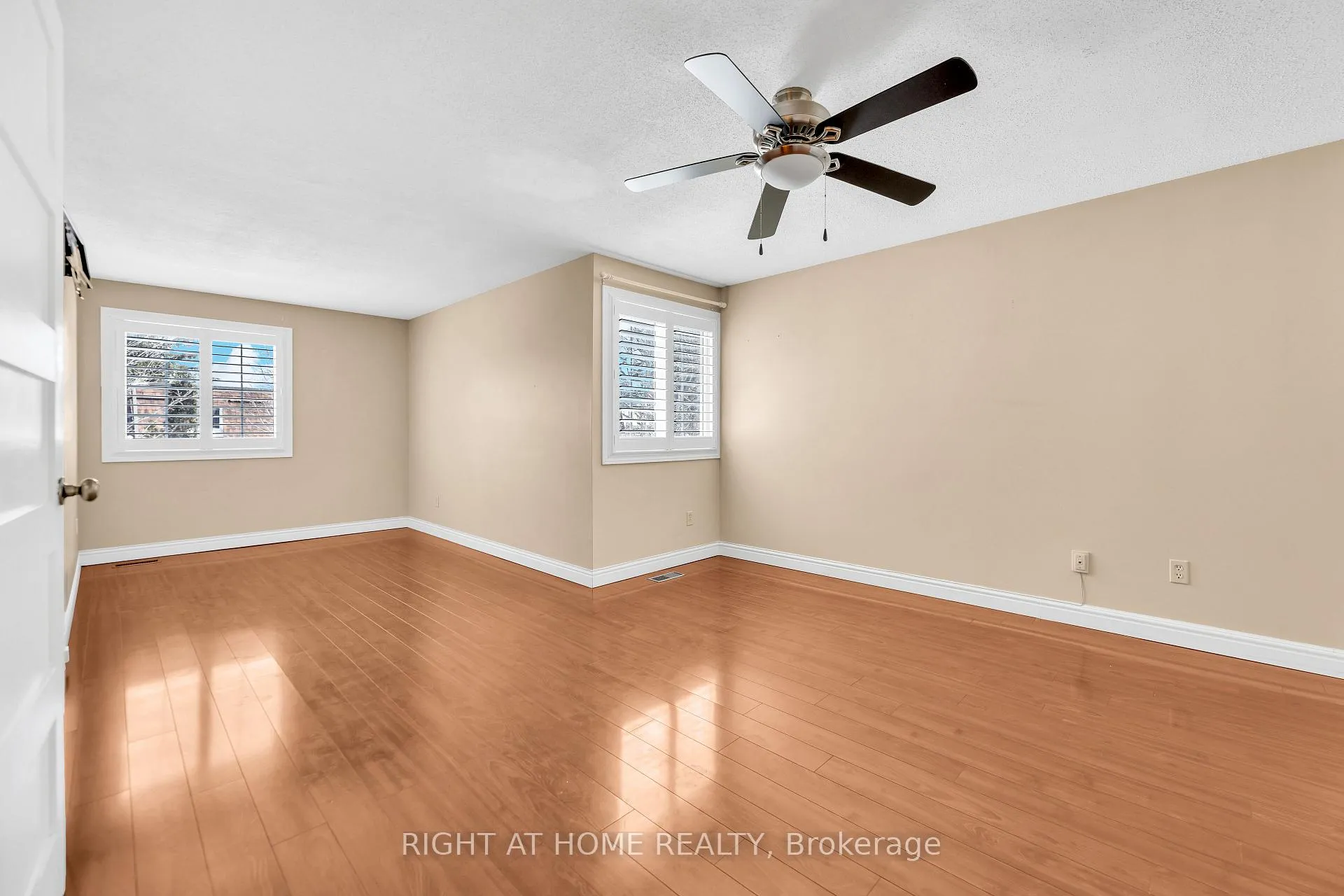 Photo 37 of Unit 3, 104 Woodlawn Road E, Guelph, Victoria North — HOMEH