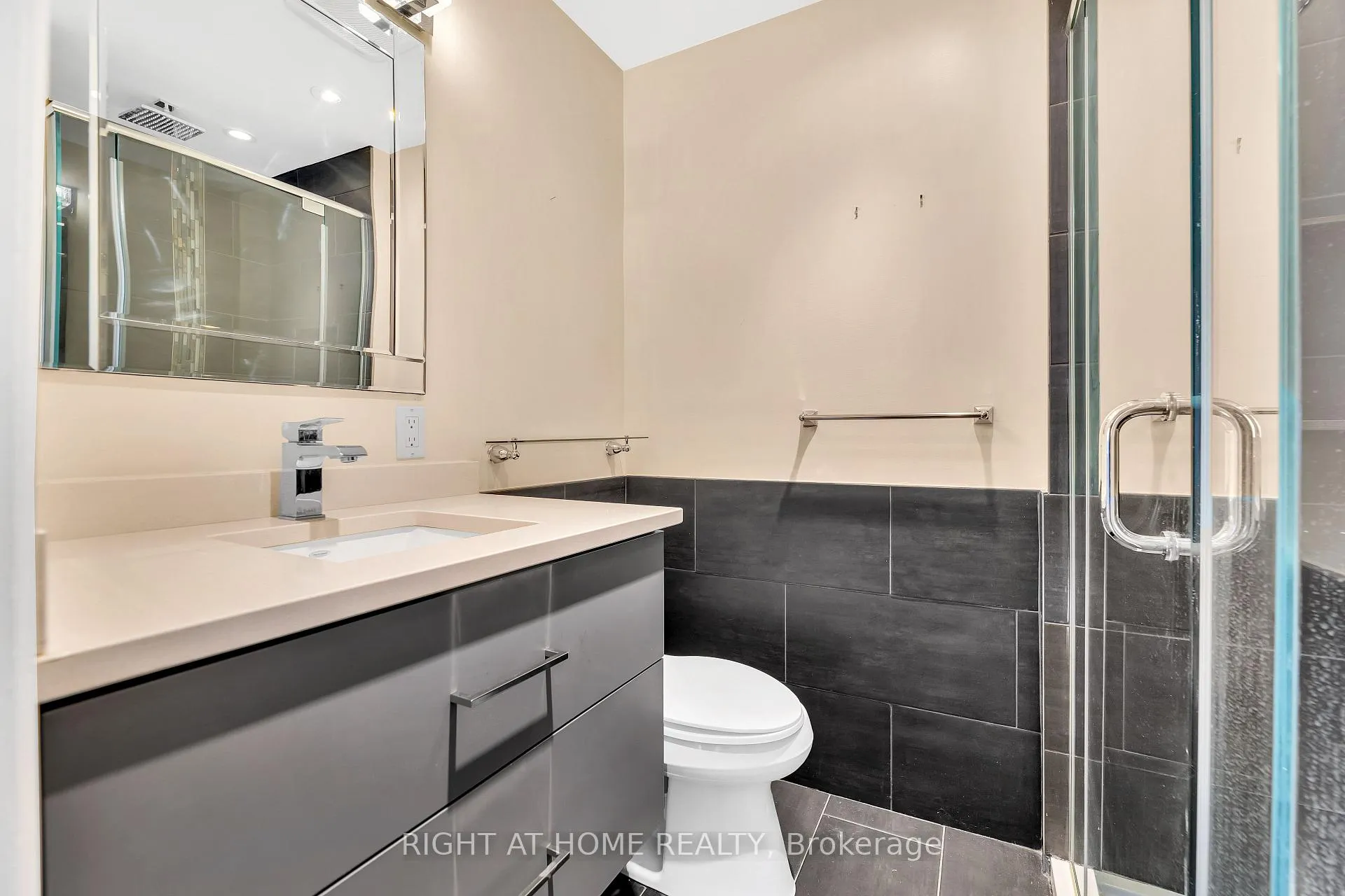 Photo 39 of Unit 3, 104 Woodlawn Road E, Guelph, Victoria North — HOMEH