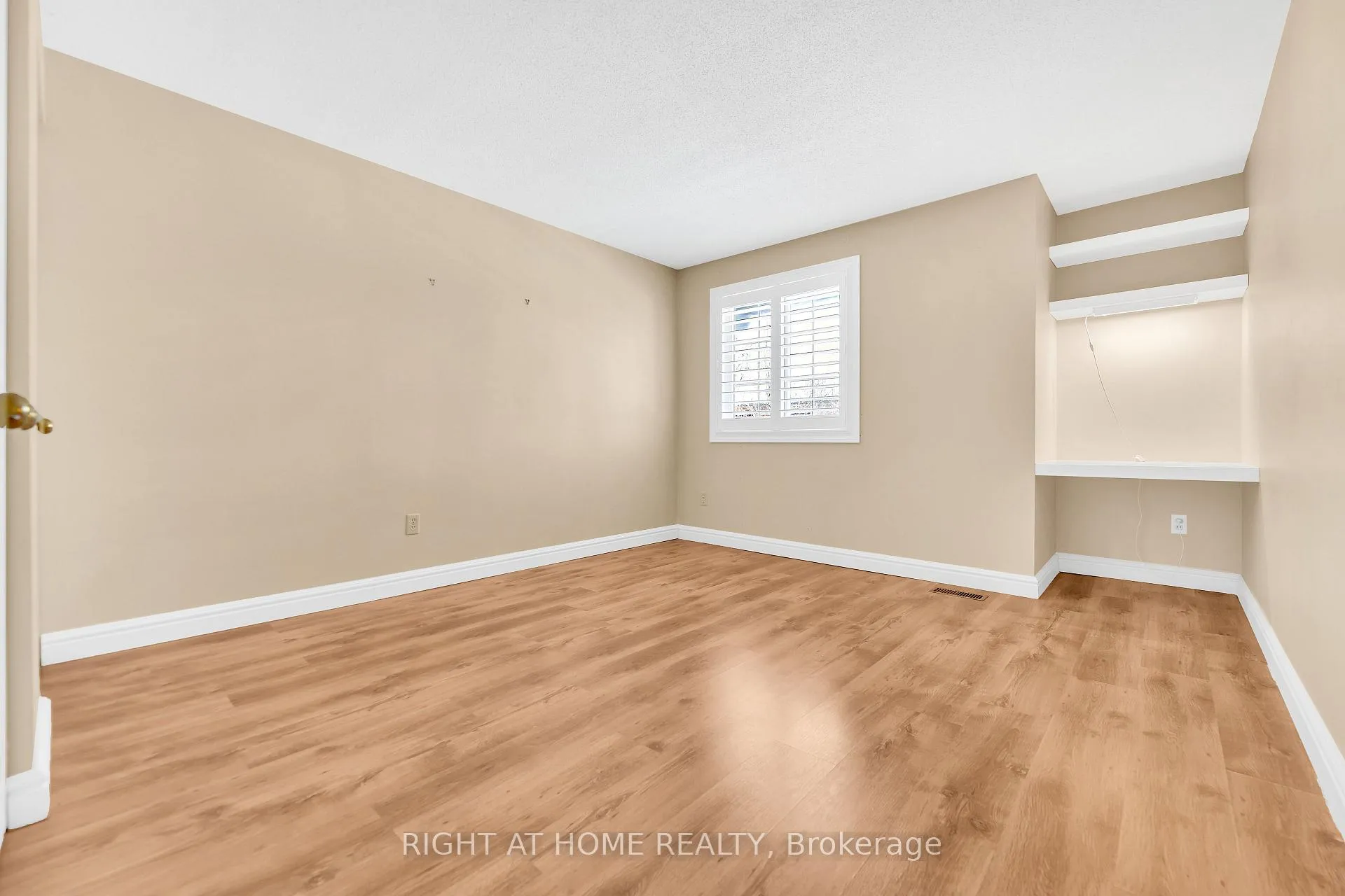 Photo 42 of Unit 3, 104 Woodlawn Road E, Guelph, Victoria North — HOMEH