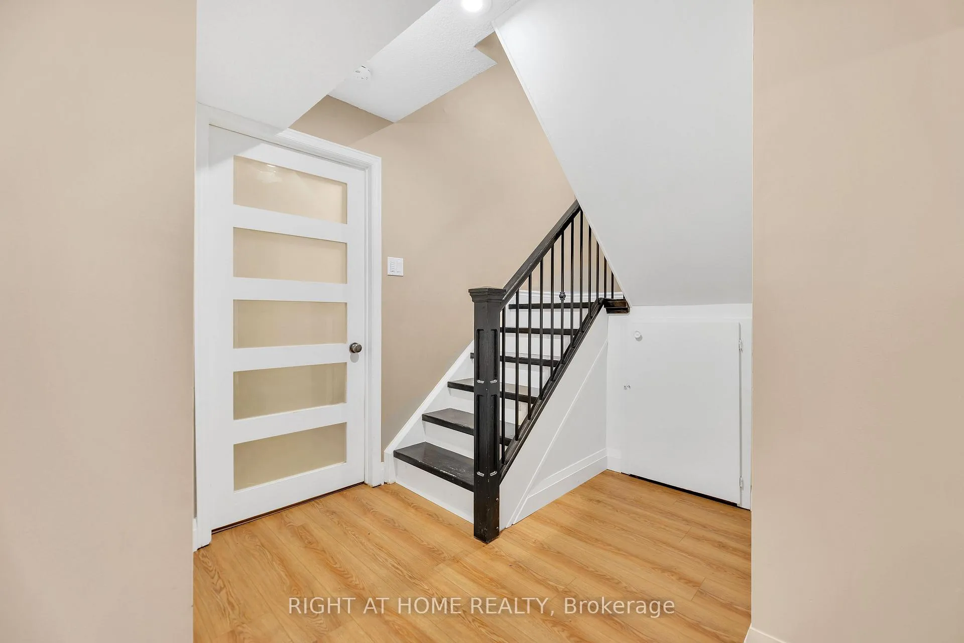 Photo 44 of Unit 3, 104 Woodlawn Road E, Guelph, Victoria North — HOMEH