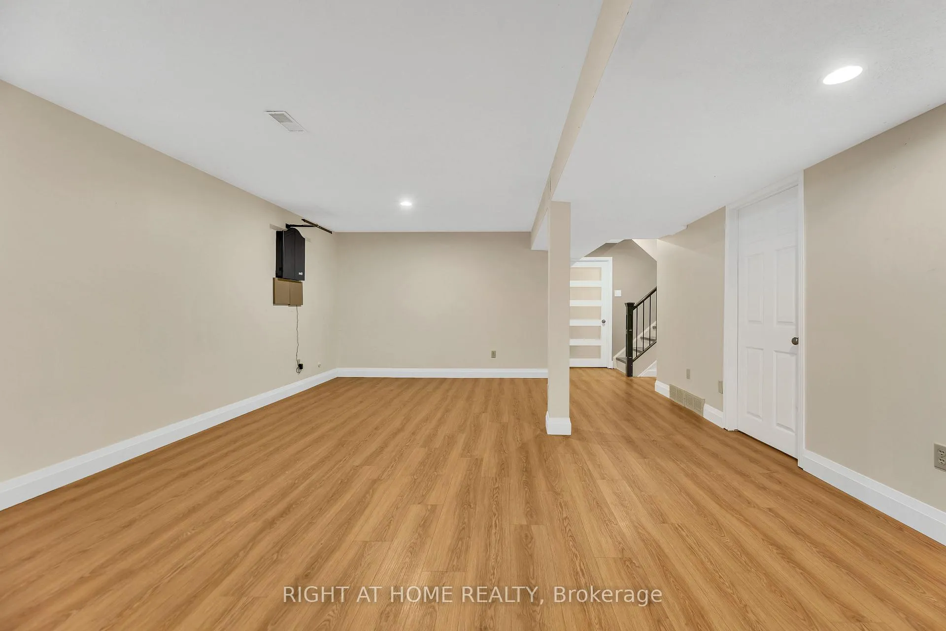 Photo 47 of Unit 3, 104 Woodlawn Road E, Guelph, Victoria North — HOMEH