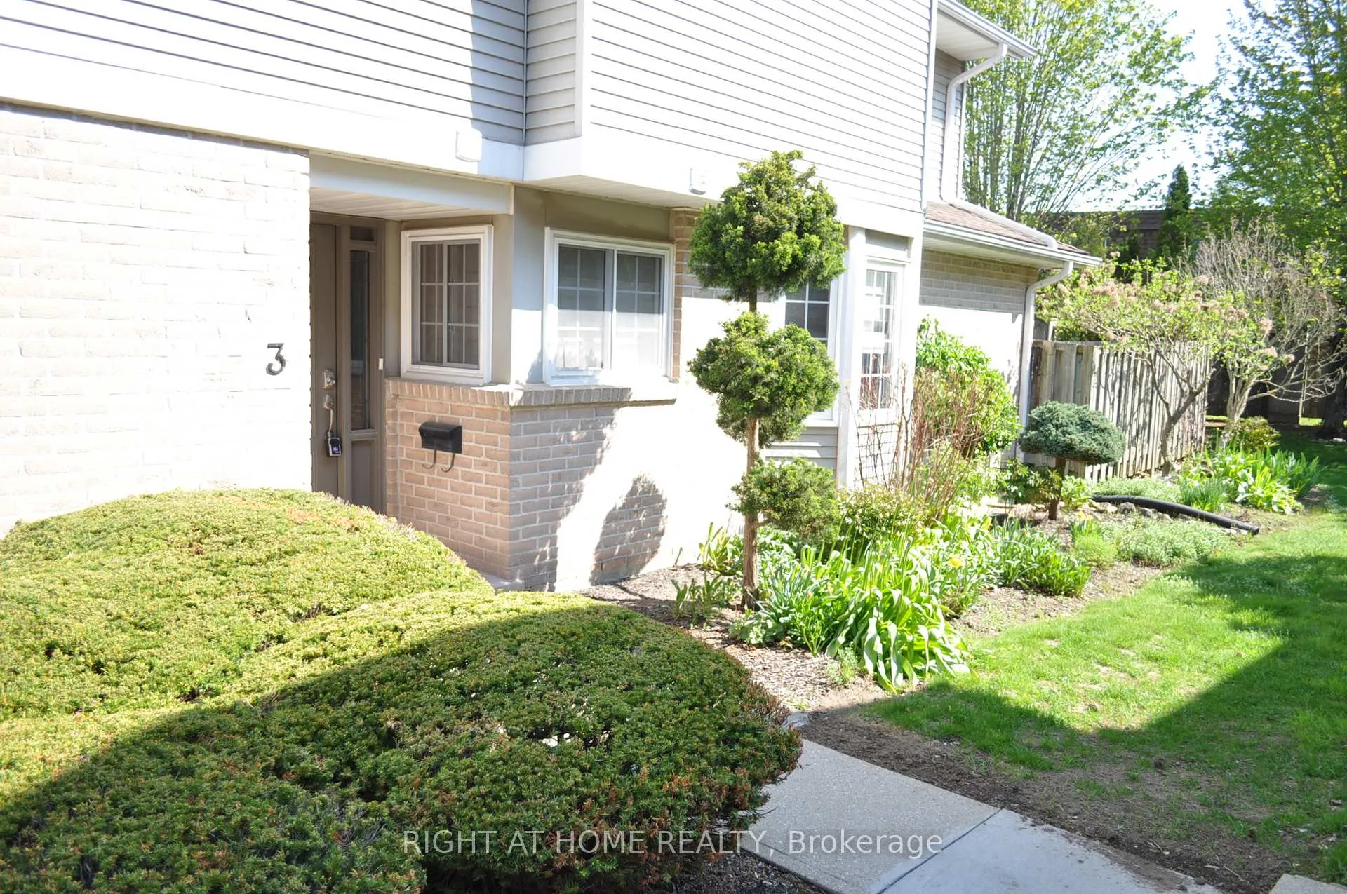 Photo 2 of Unit 3, 104 Woodlawn Road E, Guelph, Victoria North — HOMEH