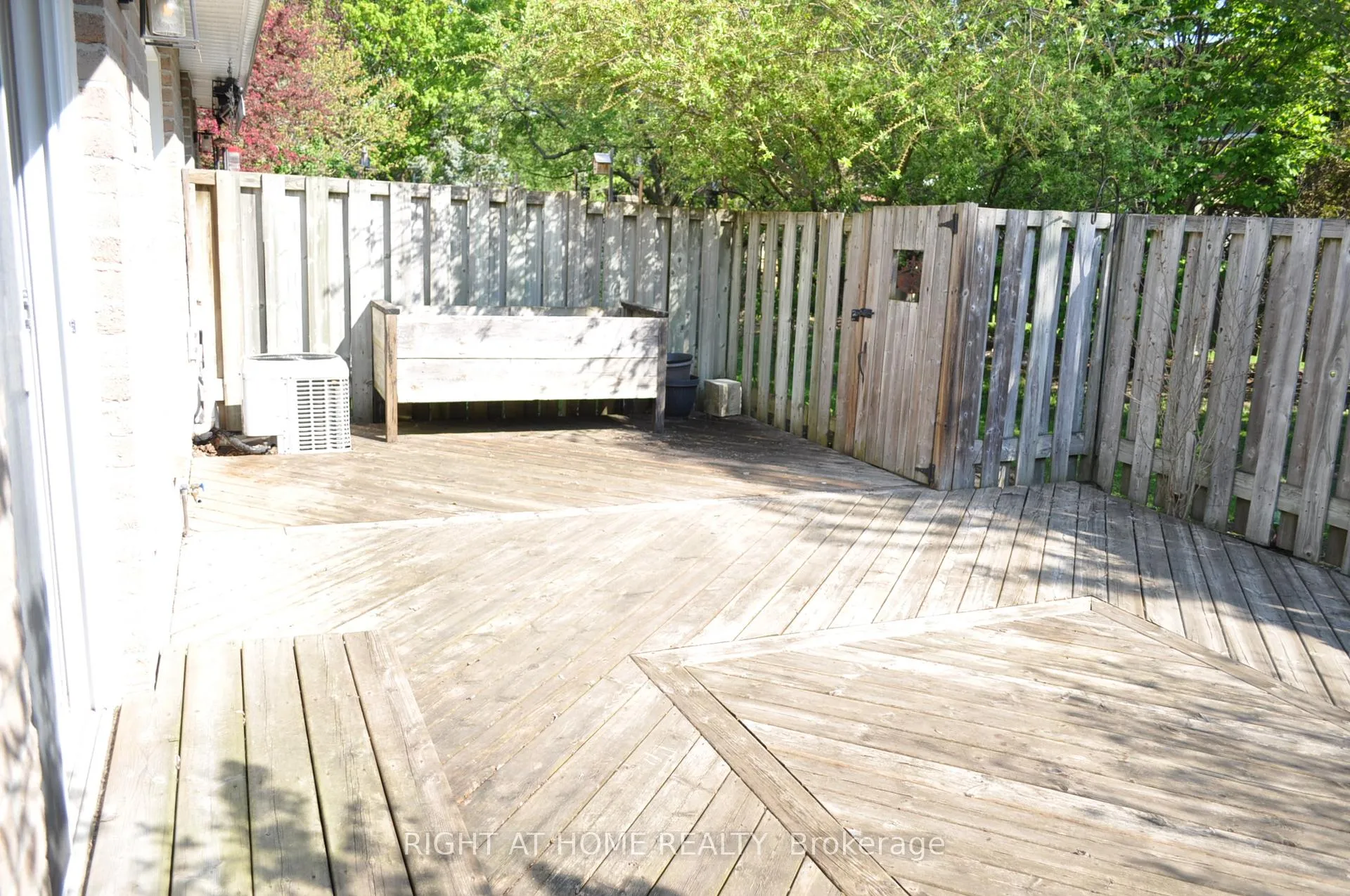 Photo 49 of Unit 3, 104 Woodlawn Road E, Guelph, Victoria North — HOMEH
