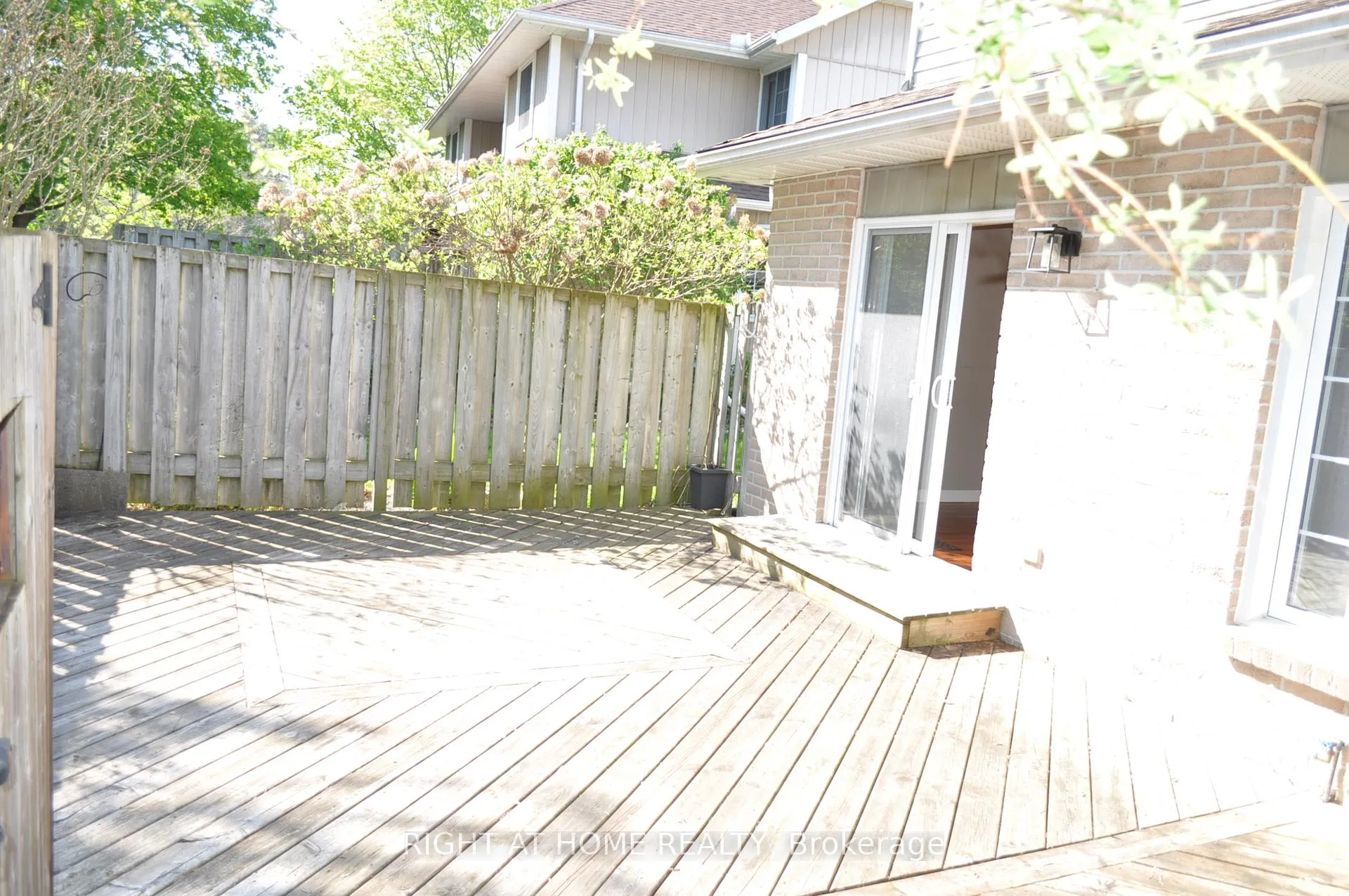Photo 52 of Unit 3, 104 Woodlawn Road E, Guelph, Victoria North — HOMEH