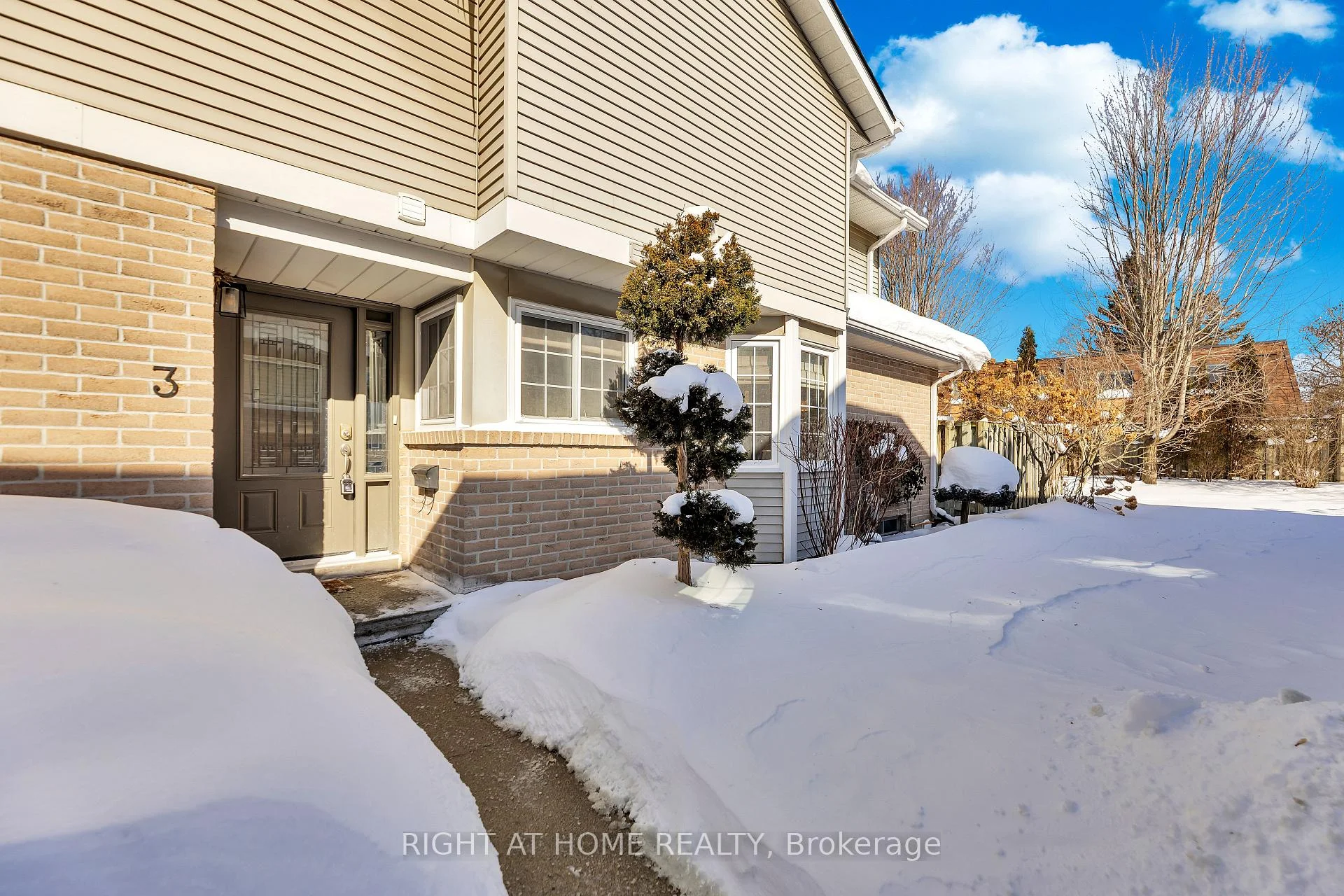 Photo 12 of Unit 3, 104 Woodlawn Road E, Guelph, Victoria North — HOMEH