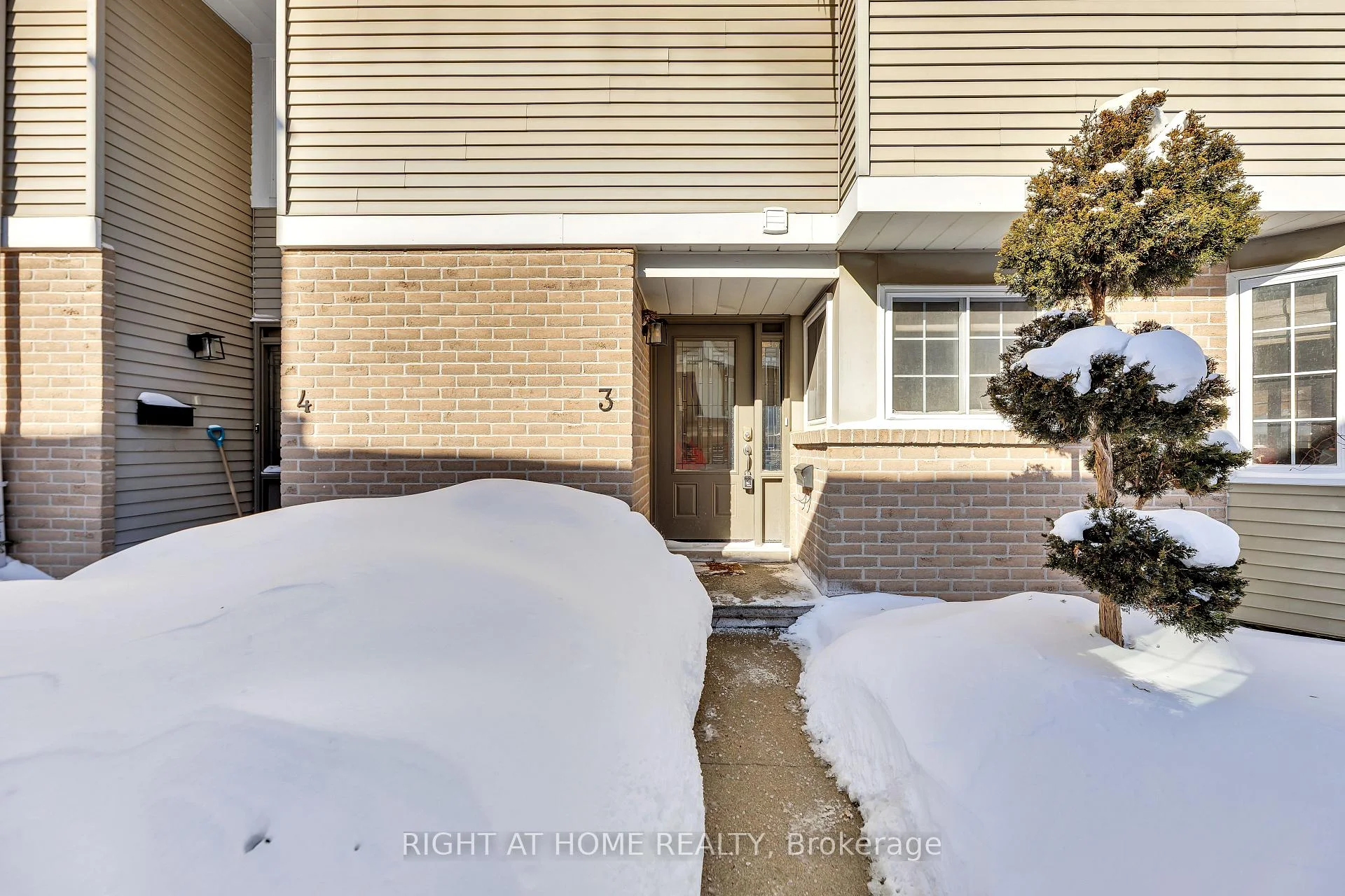 Photo 14 of Unit 3, 104 Woodlawn Road E, Guelph, Victoria North — HOMEH