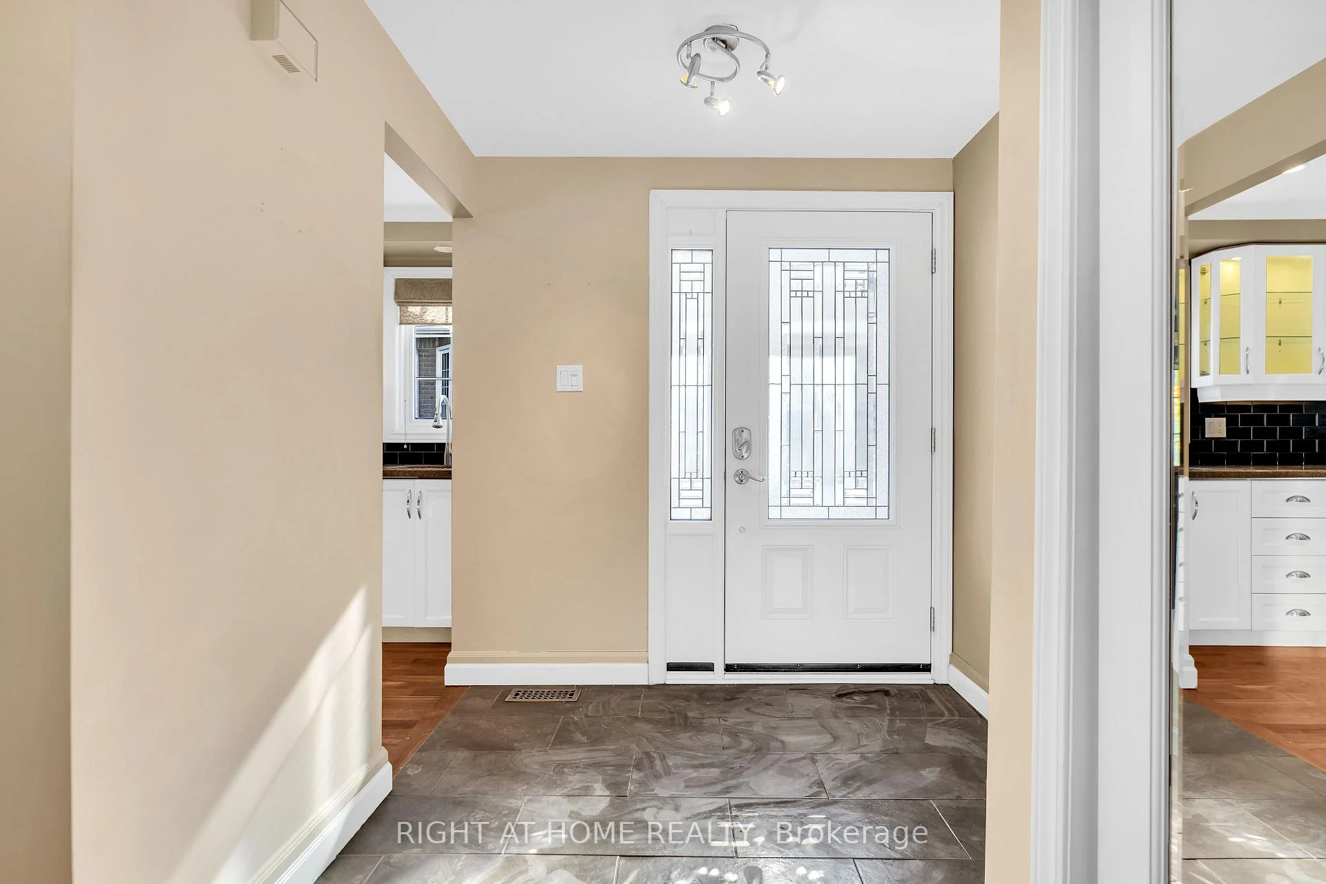 Photo 19 of Unit 3, 104 Woodlawn Road E, Guelph, Victoria North — HOMEH