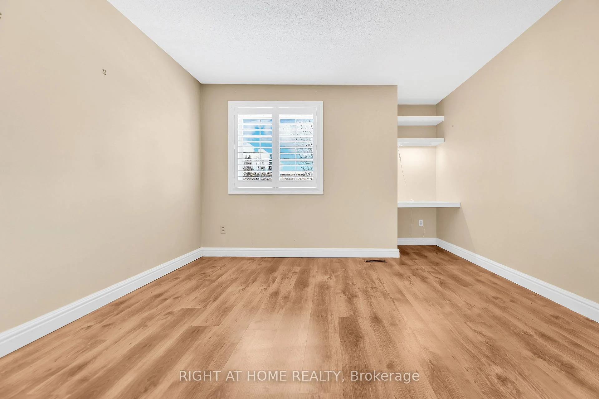 Photo 41 of Unit 3, 104 Woodlawn Road E, Guelph, Victoria North — HOMEH