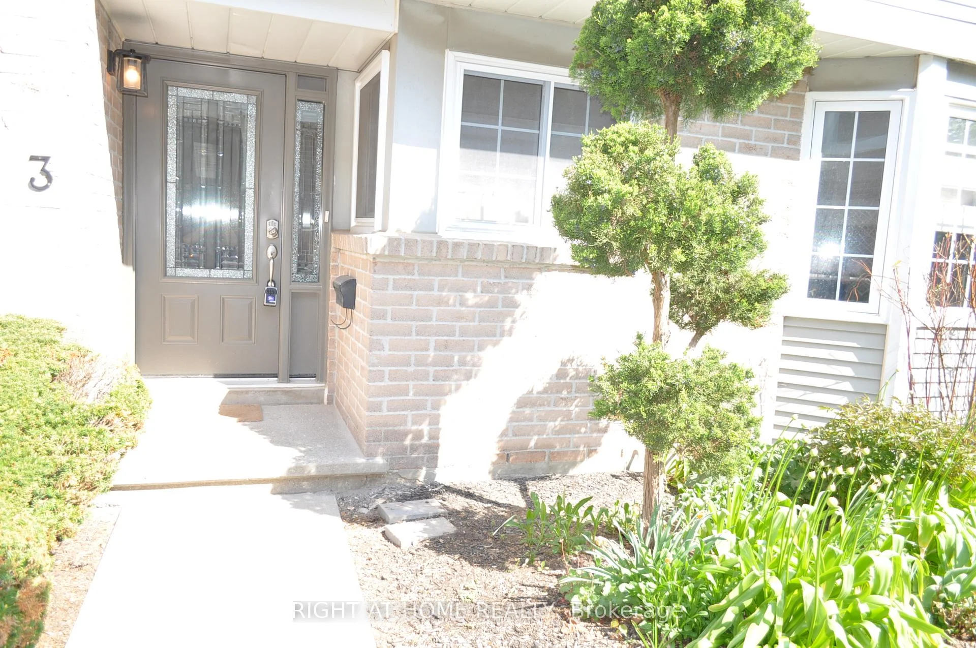 Photo 56 of Unit 3, 104 Woodlawn Road E, Guelph, Victoria North — HOMEH