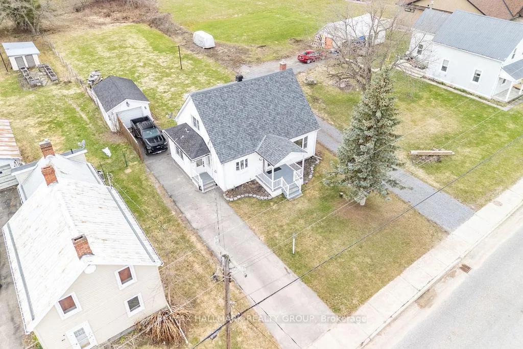 Photo 3 of 50 Poole Street, McNab/Braeside, Mcnab/Braeside Twps — HOMEH