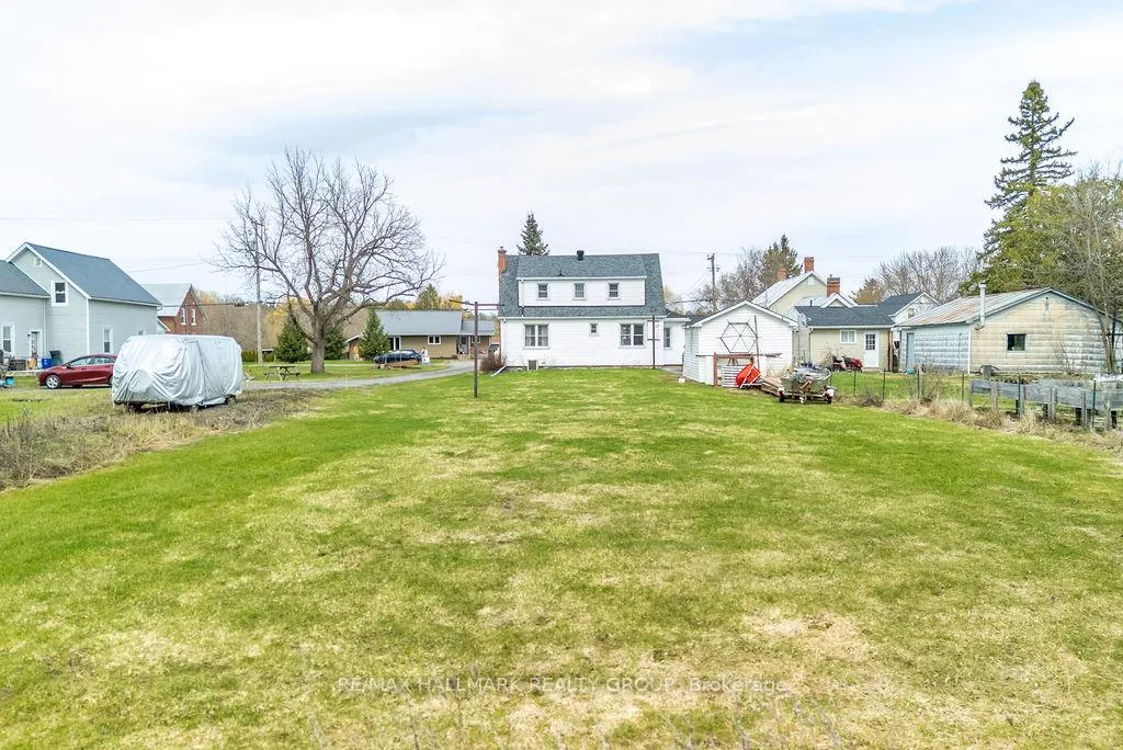 Photo 5 of 50 Poole Street, McNab/Braeside, Mcnab/Braeside Twps — HOMEH