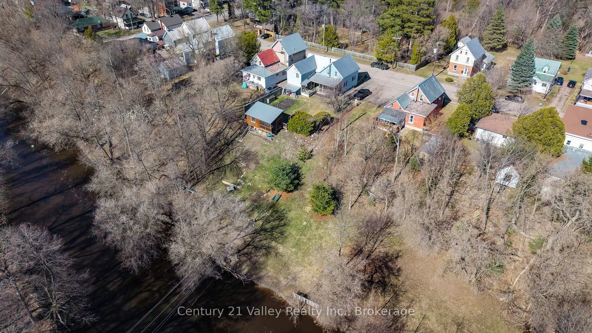 Photo 2 of 442 Moffat Street, Pembroke — HOMEH