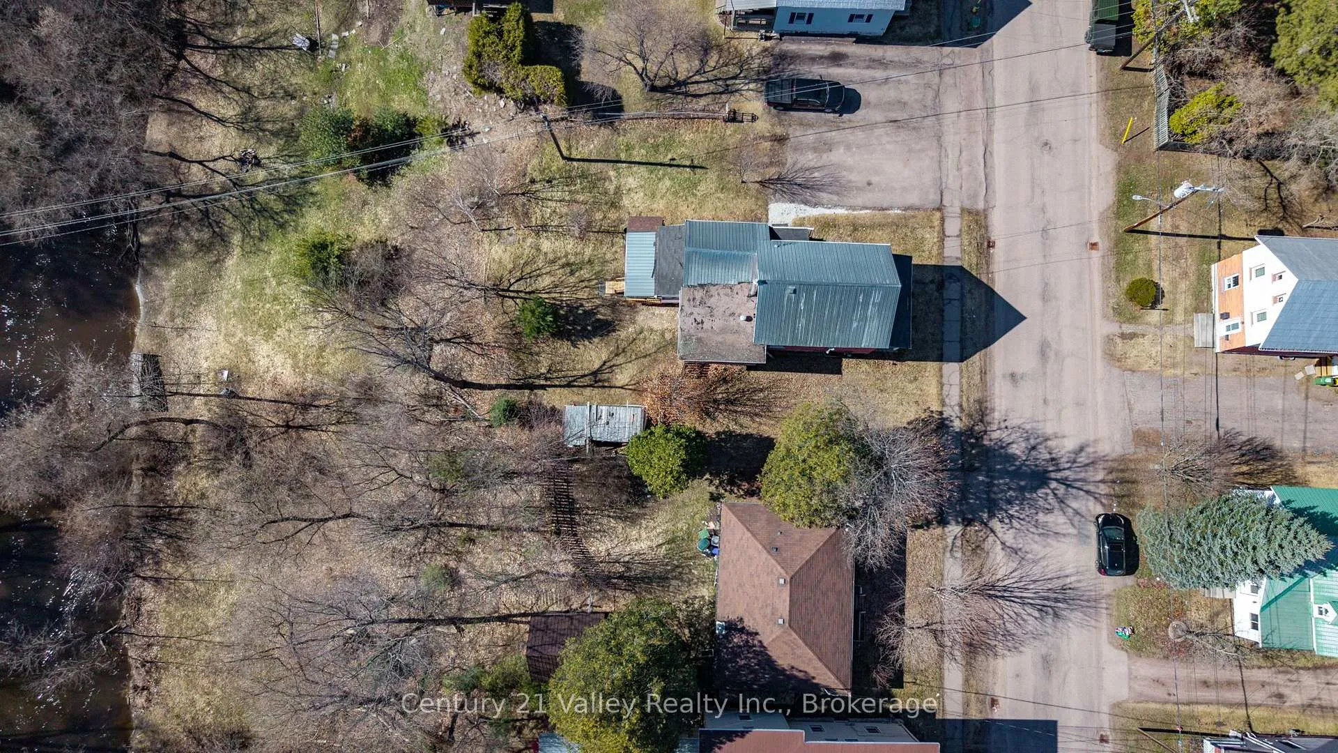Photo 3 of 442 Moffat Street, Pembroke — HOMEH
