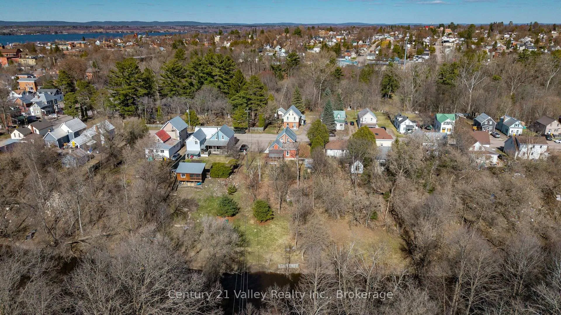 Photo 4 of 442 Moffat Street, Pembroke — HOMEH