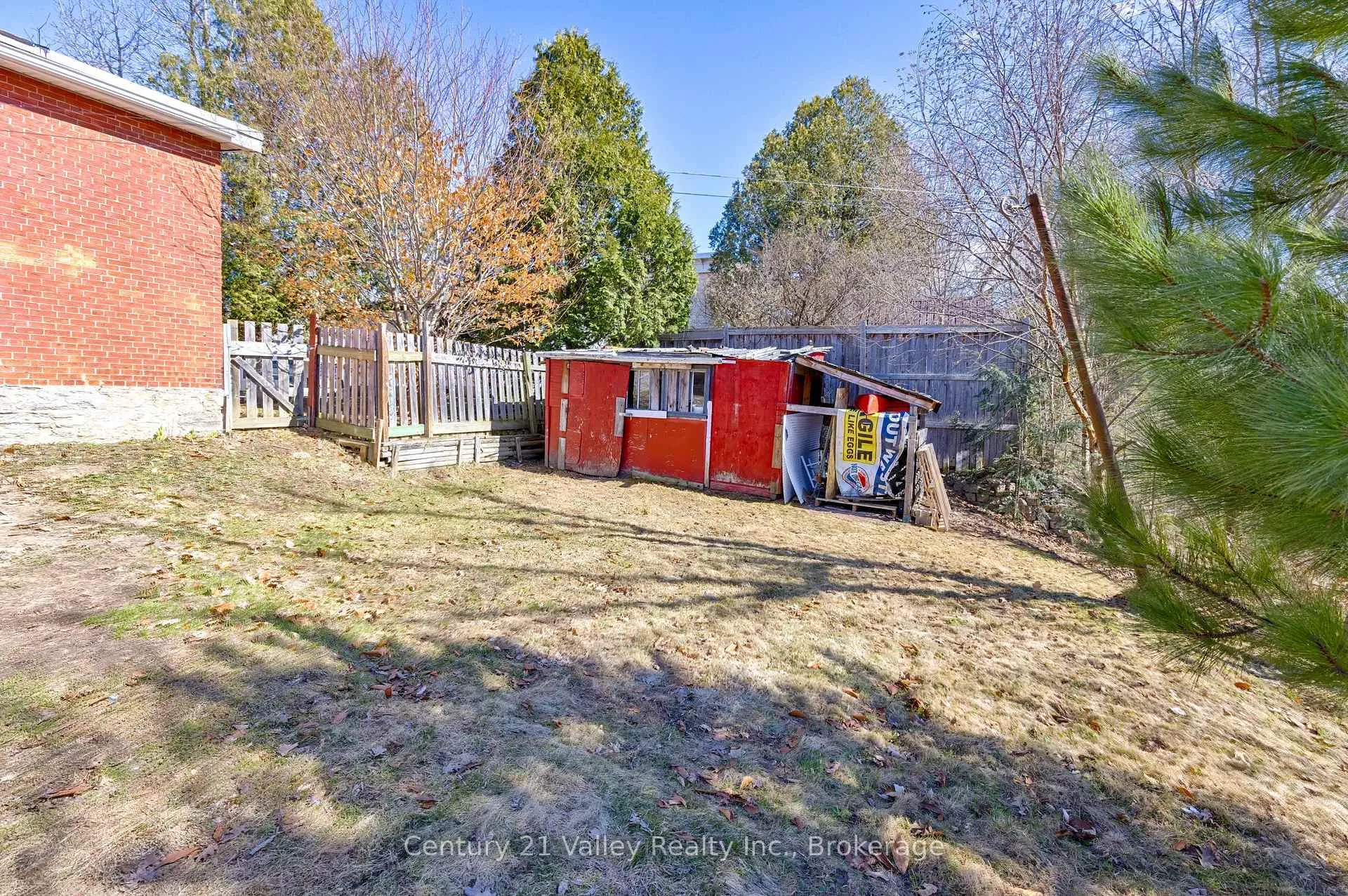 Photo 10 of 442 Moffat Street, Pembroke — HOMEH