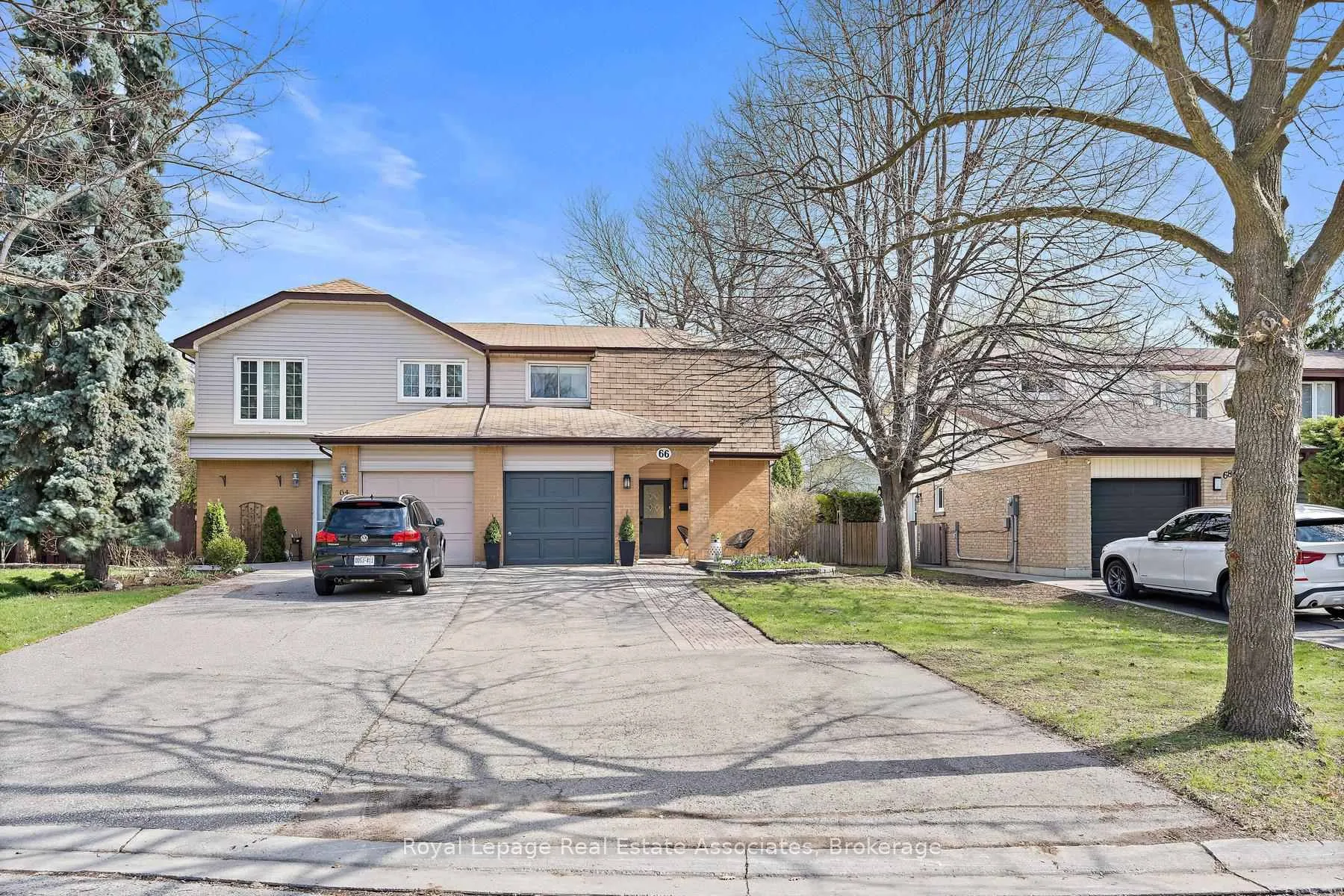 Photo 2 of 66 Lawndale Crescent, Brampton, Westgate — HOMEH