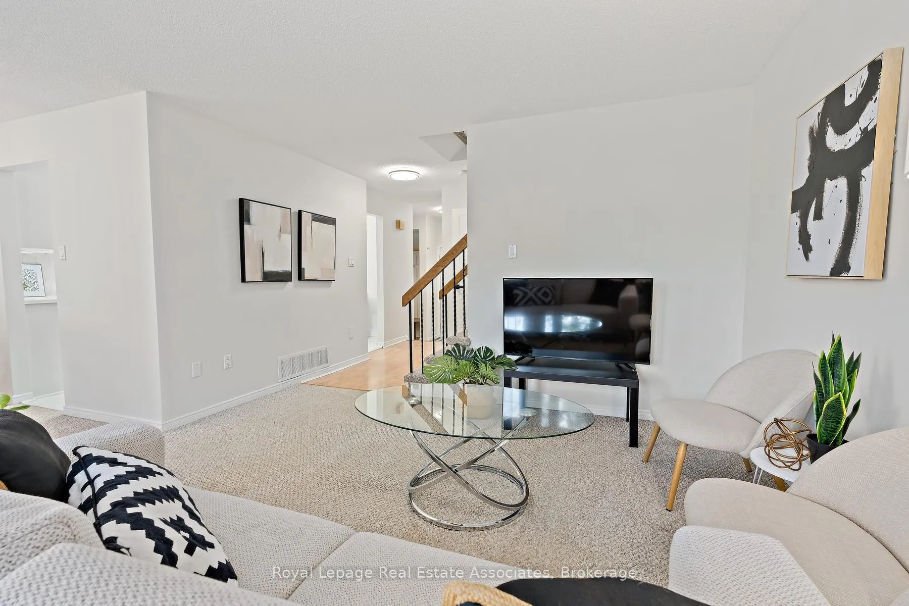 Photo 11 of 66 Lawndale Crescent, Brampton, Westgate — HOMEH