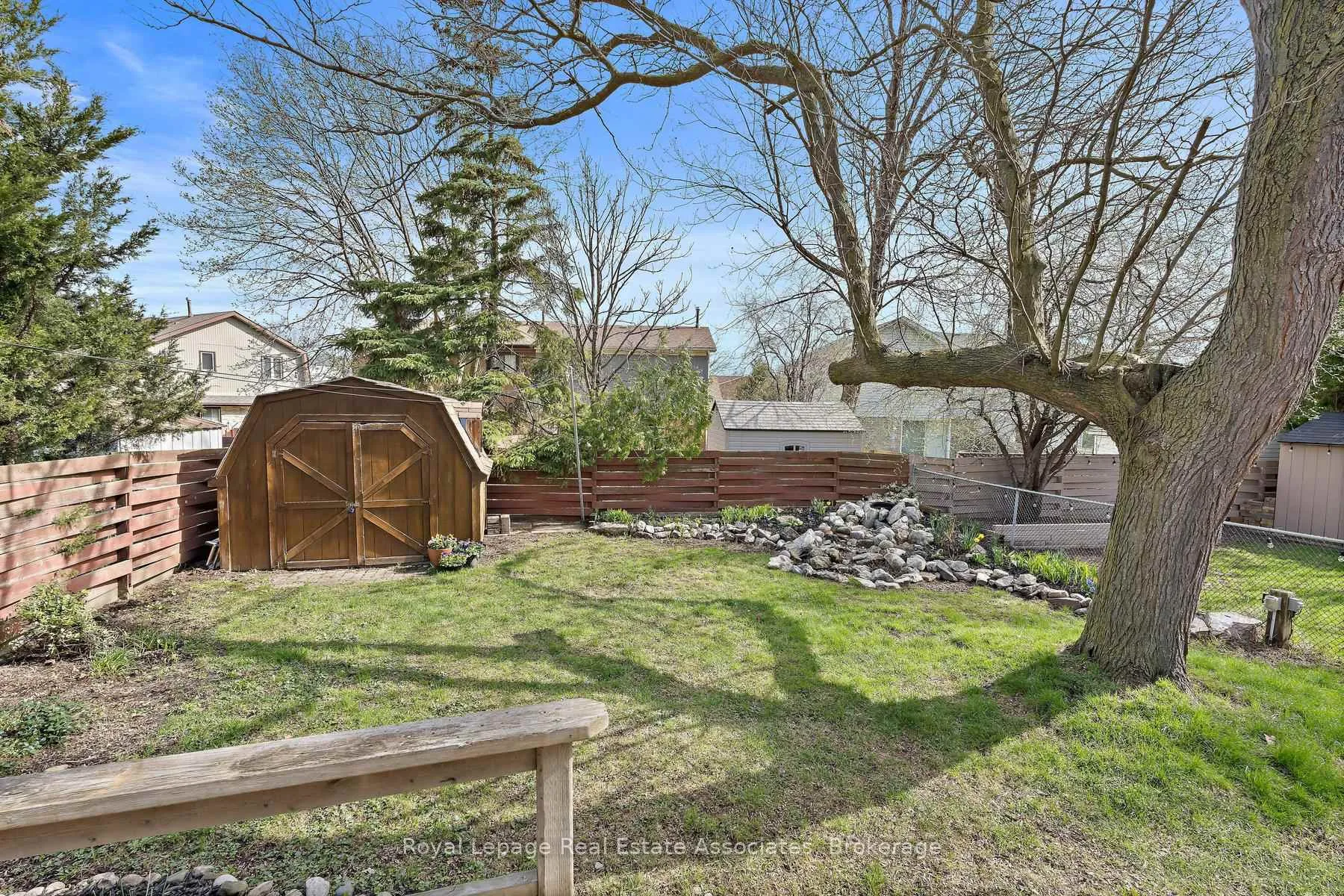 Photo 38 of 66 Lawndale Crescent, Brampton, Westgate — HOMEH