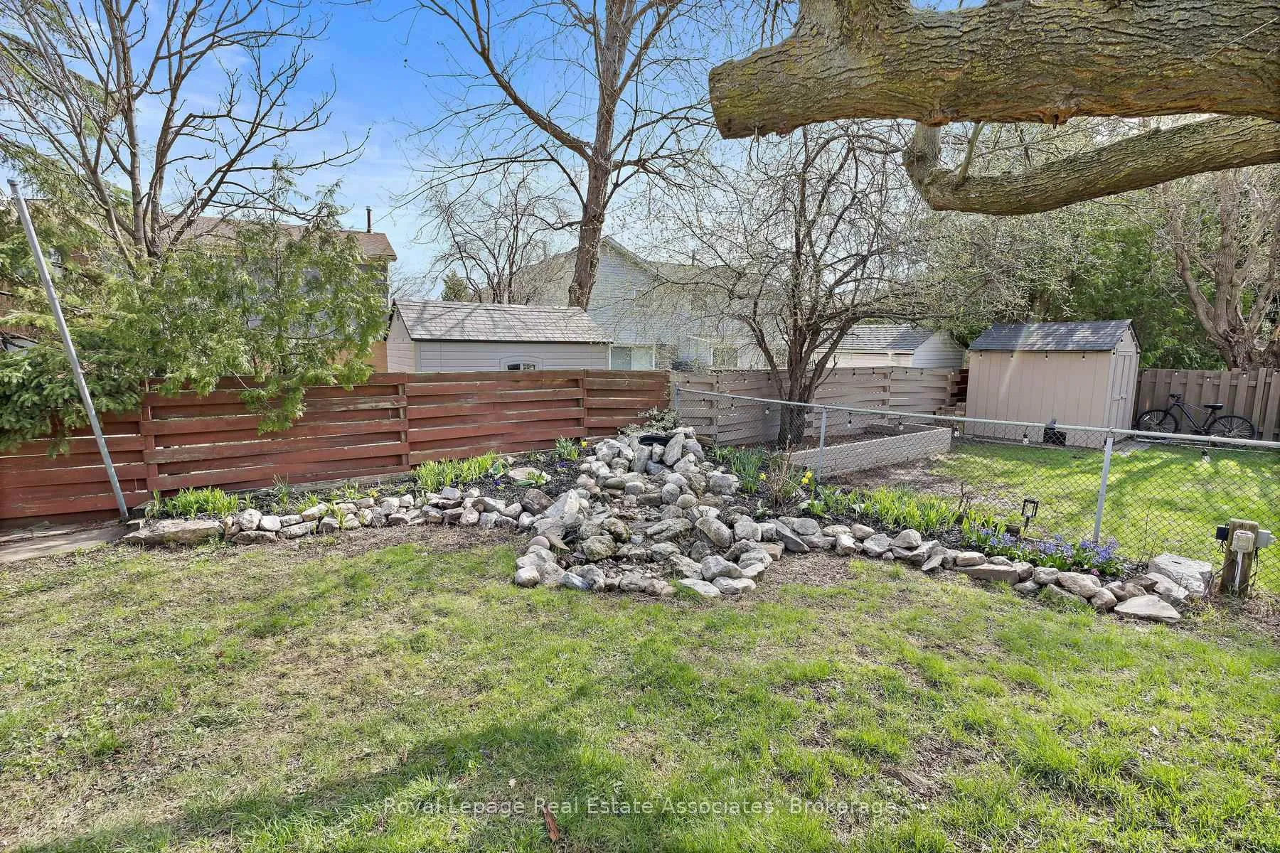 Photo 39 of 66 Lawndale Crescent, Brampton, Westgate — HOMEH
