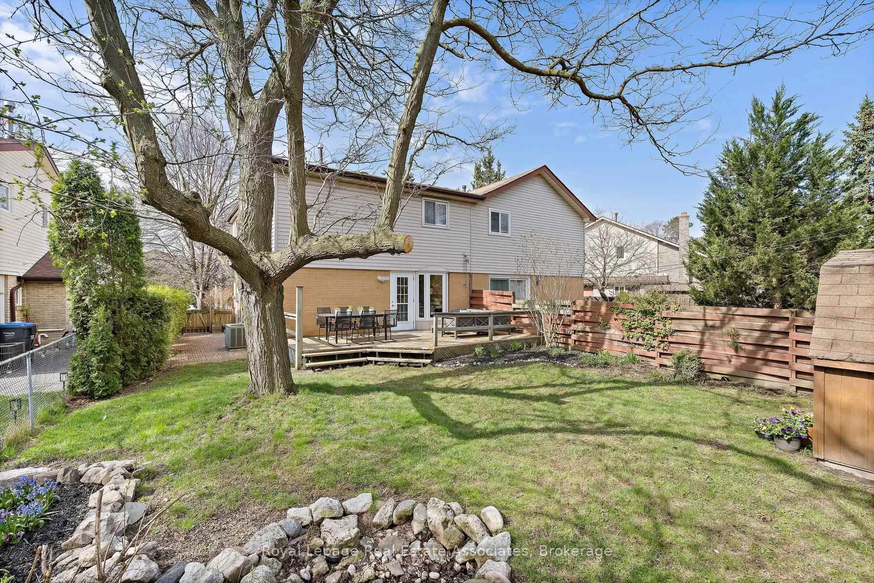 Photo 40 of 66 Lawndale Crescent, Brampton, Westgate — HOMEH