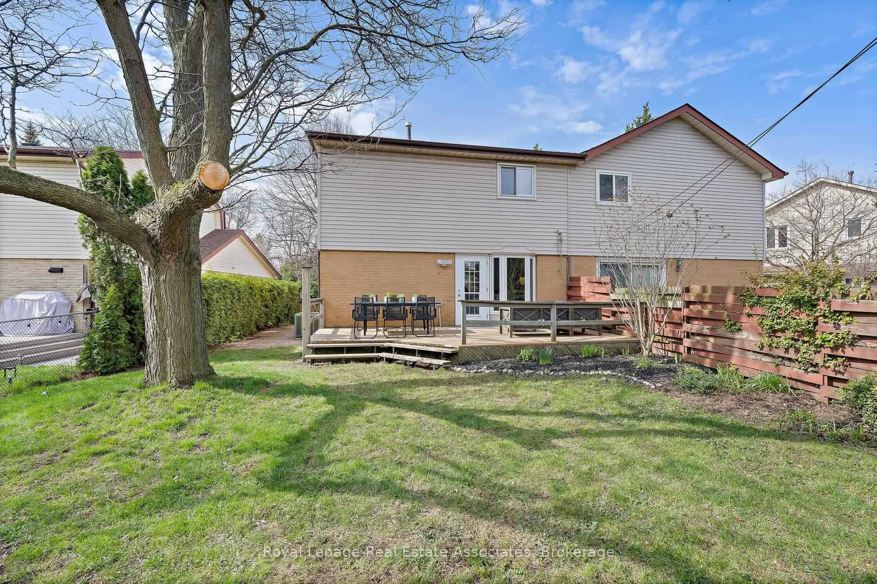 Photo 41 of 66 Lawndale Crescent, Brampton, Westgate — HOMEH