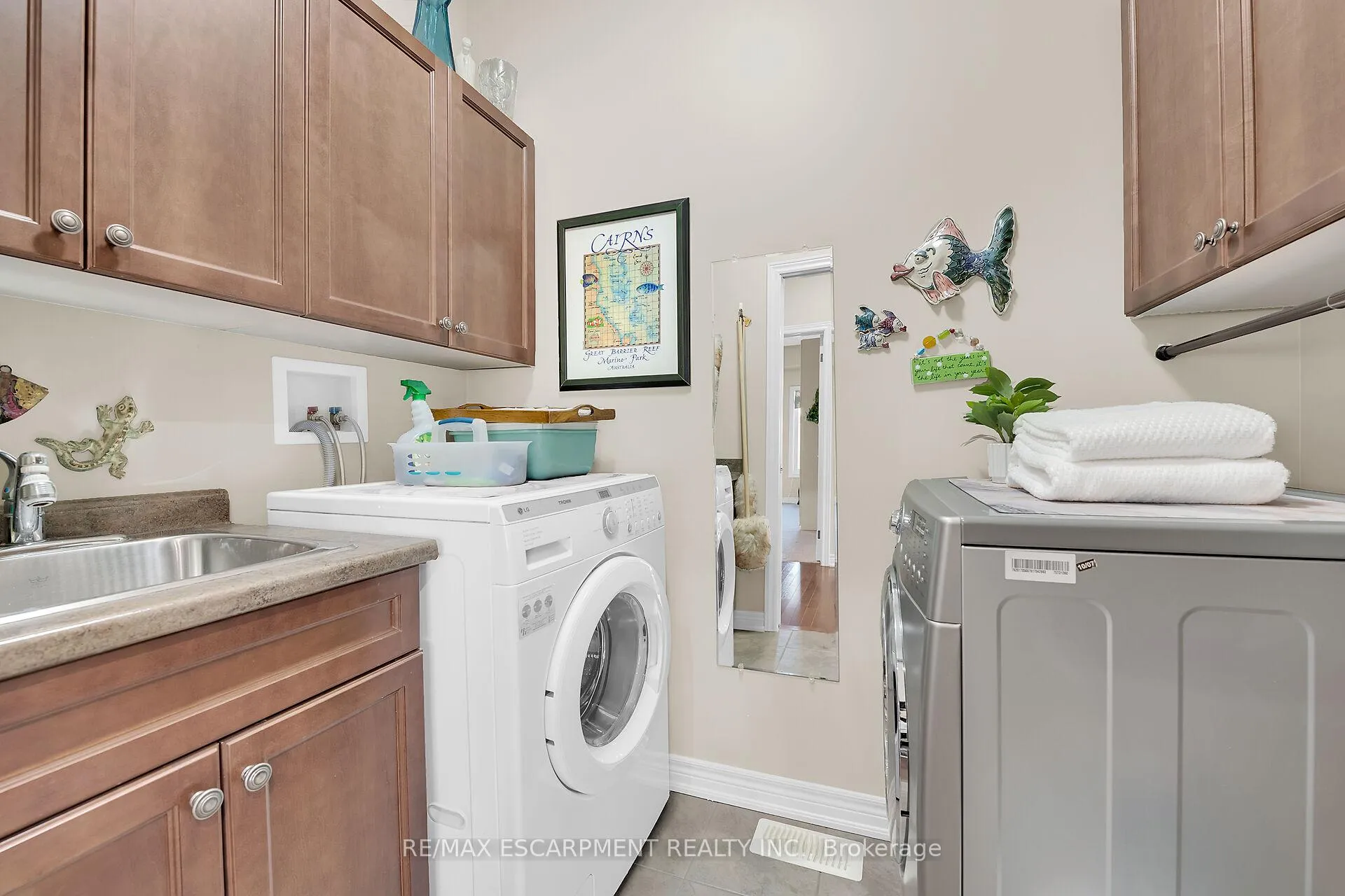 Photo 25 of 22 Isaac Court, Haldimand — HOMEH
