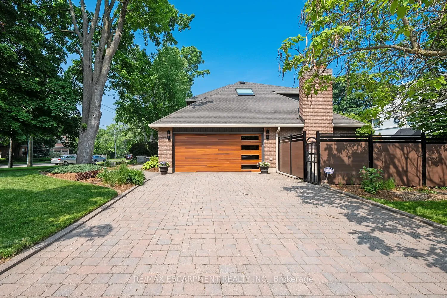 Photo 3 of 2428 Lakeshore Road, Burlington, Brant — HOMEH