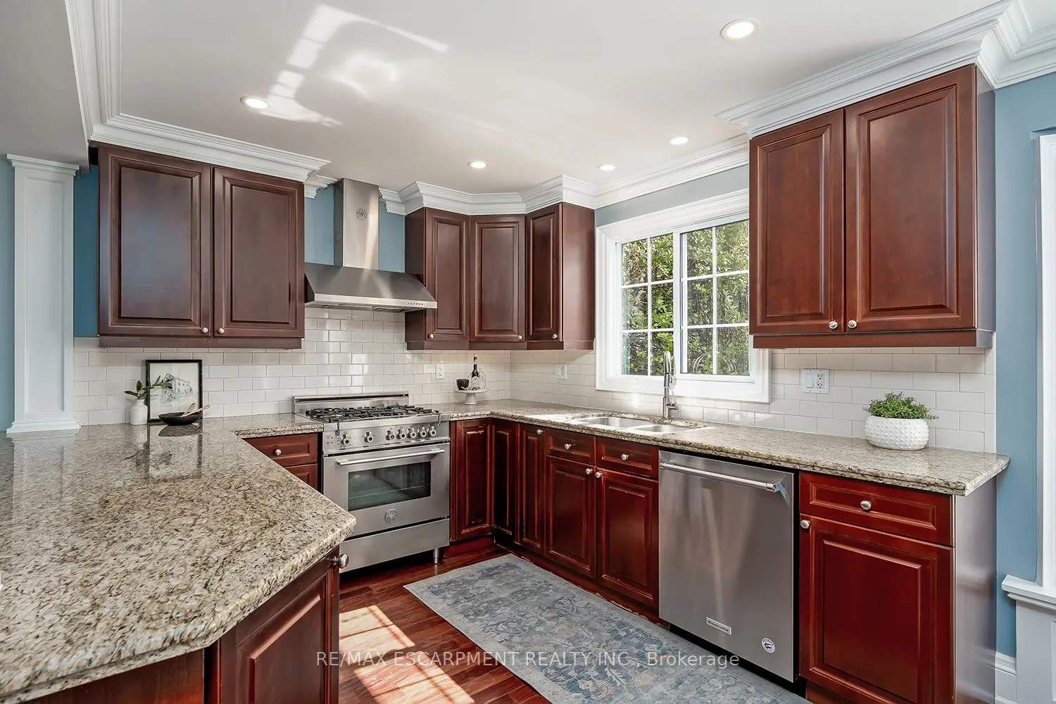 Photo 11 of 2428 Lakeshore Road, Burlington, Brant — HOMEH