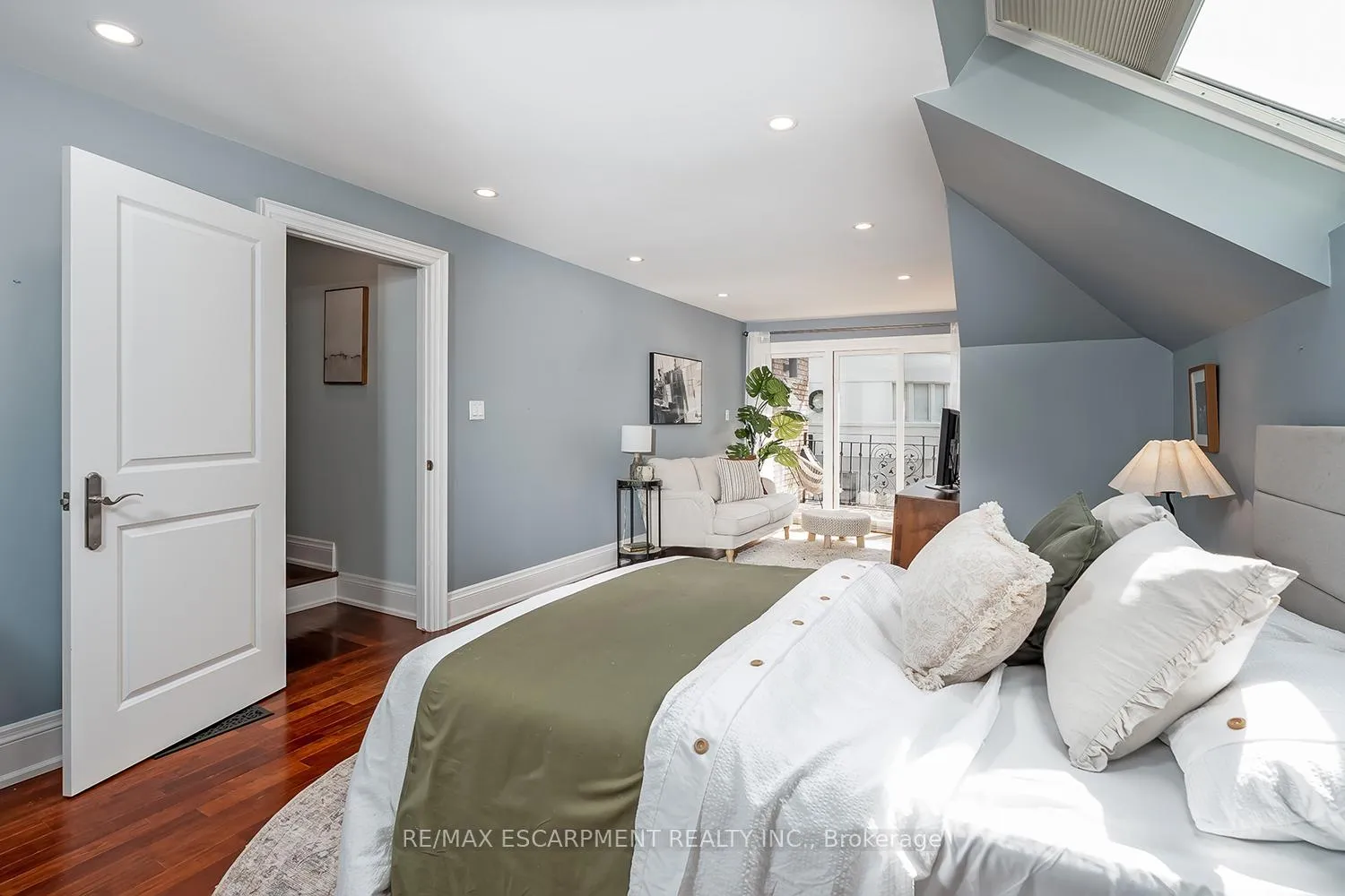 Photo 31 of 2428 Lakeshore Road, Burlington, Brant — HOMEH