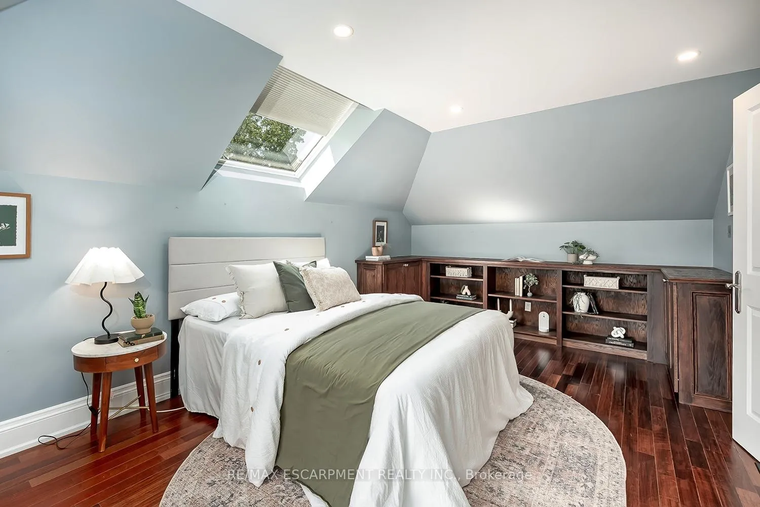 Photo 32 of 2428 Lakeshore Road, Burlington, Brant — HOMEH