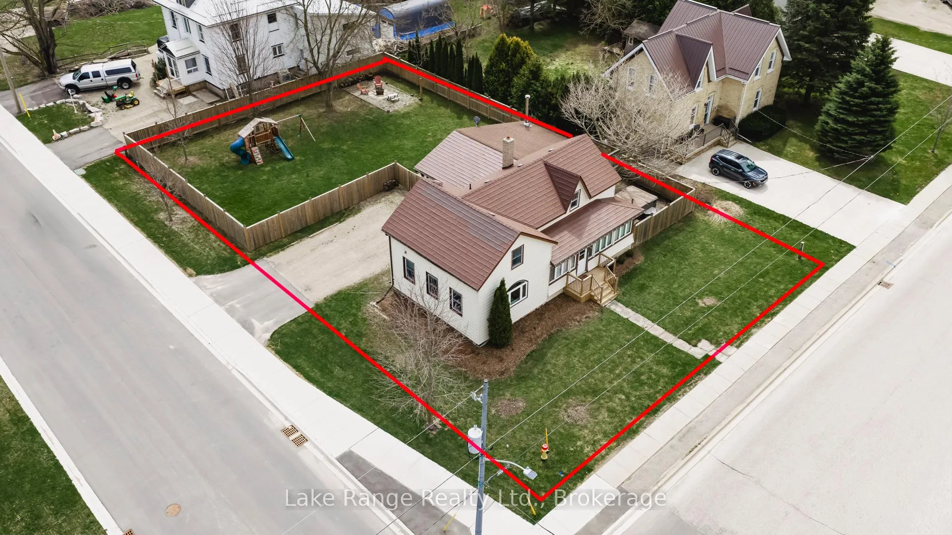 Photo 1 of 537 Inglis Street, Huron-Kinloss, Lucknow — HOMEH