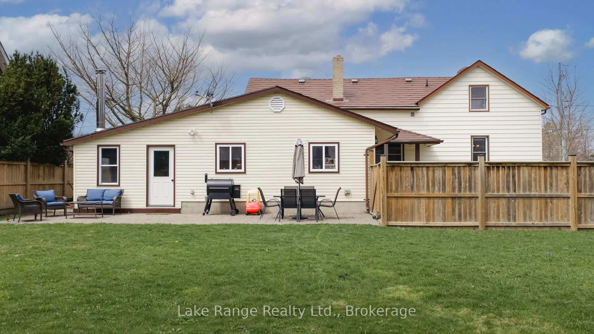 Photo 5 of 537 Inglis Street, Huron-Kinloss, Lucknow — HOMEH